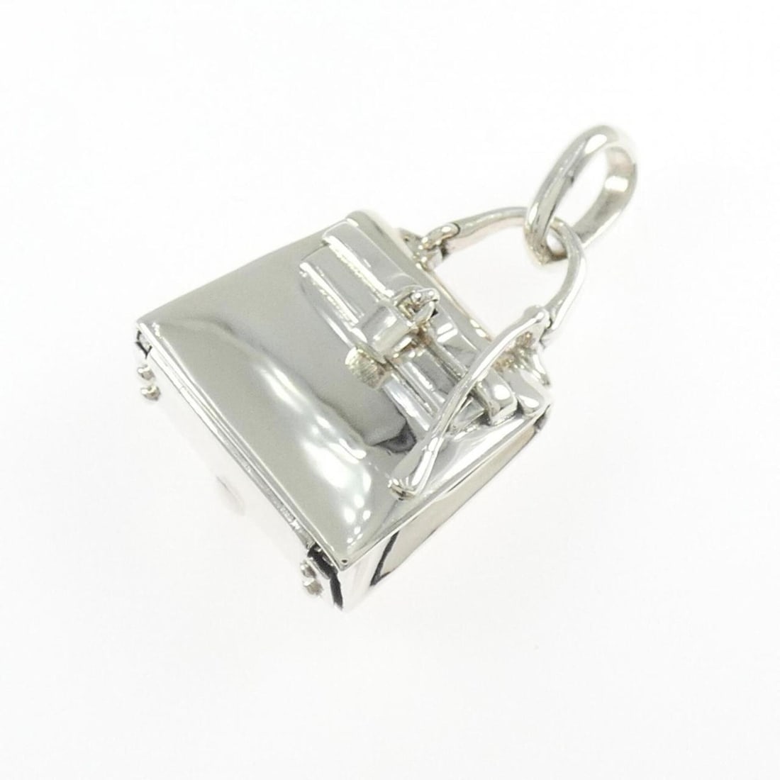Hermes Hermès Hallmark Pendant: --- Catalog ---Category: SizePendant Size: 32.5mm x 19.1mm / 1.27'' x 0.75''Category: DesignGender: WomenNecklace Type: PendantCategory: GeneralBrand: Hermes--- Item List ---Section: