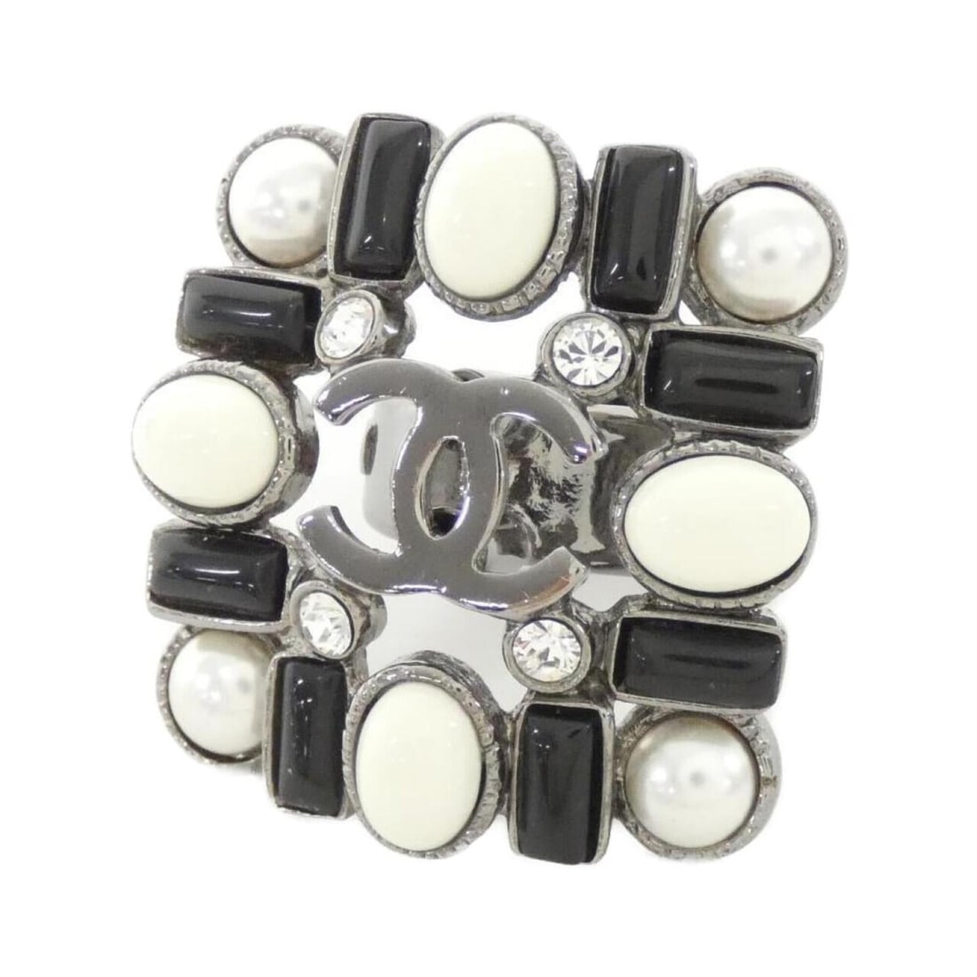 Chanel ring: --- Catalog ---Category: SizeJP Size: 13US Size: 6.5Category: DesignType: Band ringGender: WomenMaterial: Artificial pearlCategory: GeneralBrand: Chanel--- Item List ---Section: ConditionRanking: