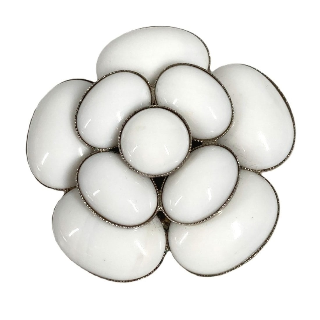 CHANEL 98C Camellia Logo Brooch, Ceramic, Women's, White: --- Catalog ---Category: DesignType: BroochColor: WhiteGender: WomenMaterial: CeramicCategory: GeneralBrand: Chanel--- Item List ---Section: ConditionRanking: Rank AB Used - Traces of usage, scratches