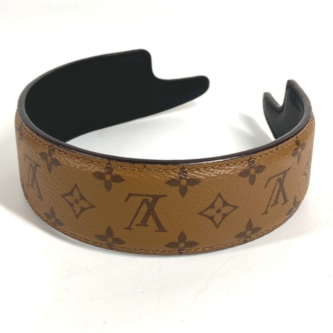 LOUIS VUITTON Louis Vuitton Monogram Reverse Headband LV Outline Accessory Hair Canvas Women's Brown: --- Catalog ---Category: SizeSize (LxW): 3.8cm / 1.49''Category: DesignType: Alice bandColor: BrownGender: WomenMaterial: Canvas, Monogram ReverseCategory: GeneralBrand: Louis Vuitton--- Item List ---