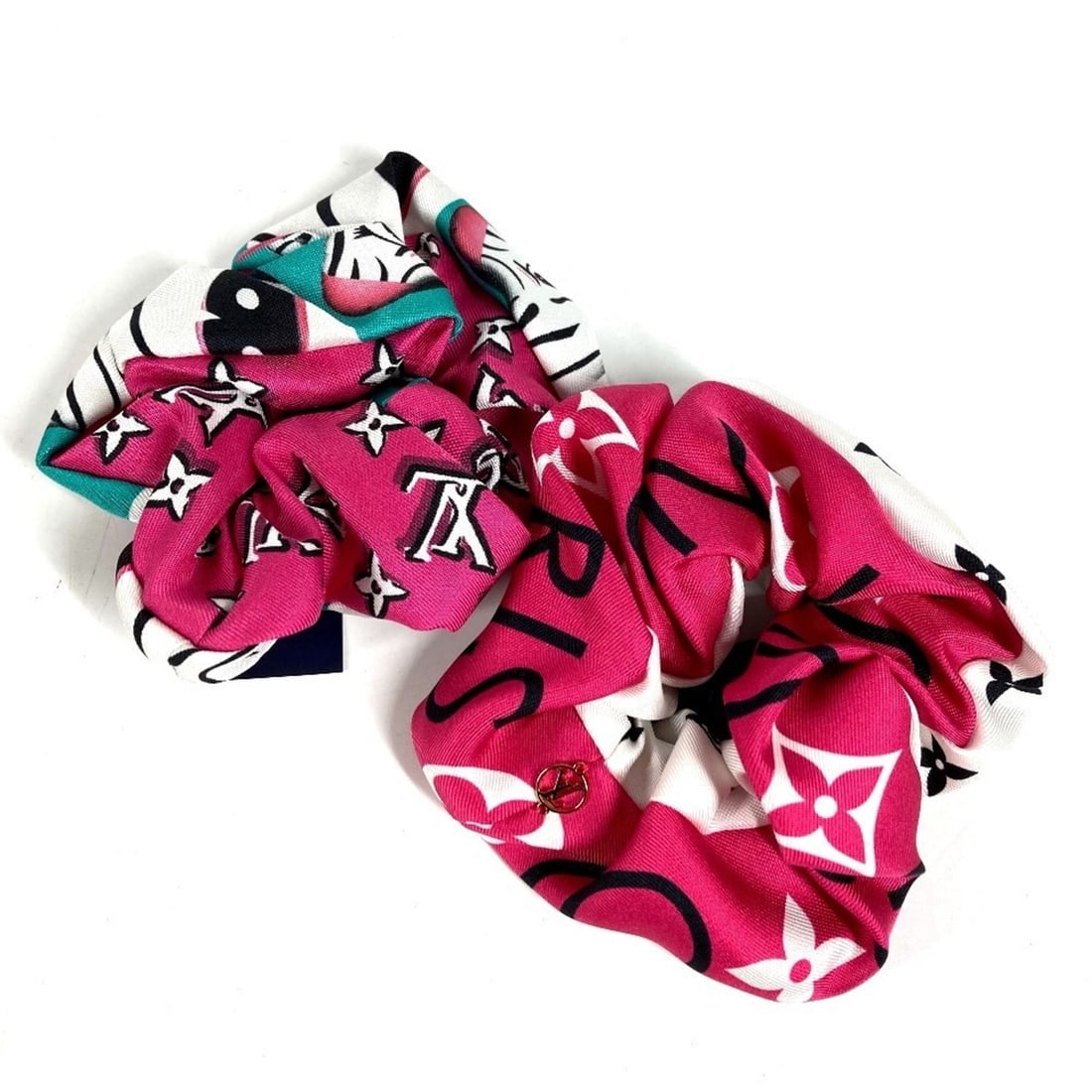 LOUIS VUITTON M90710 Scrunchie Set, Animogram Zebra Hair Tie Accessory, 2-Piece Pair, Silk: --- Catalog ---Category: PackNumber in Pack: 2Category: SizeSize (LxW): 12cm / 4.72''Category: DesignType: ScrunchieColor: Multi-colorGender: WomenMaterial: SilkCategory: GeneralMPN: M90710Brand: Loui