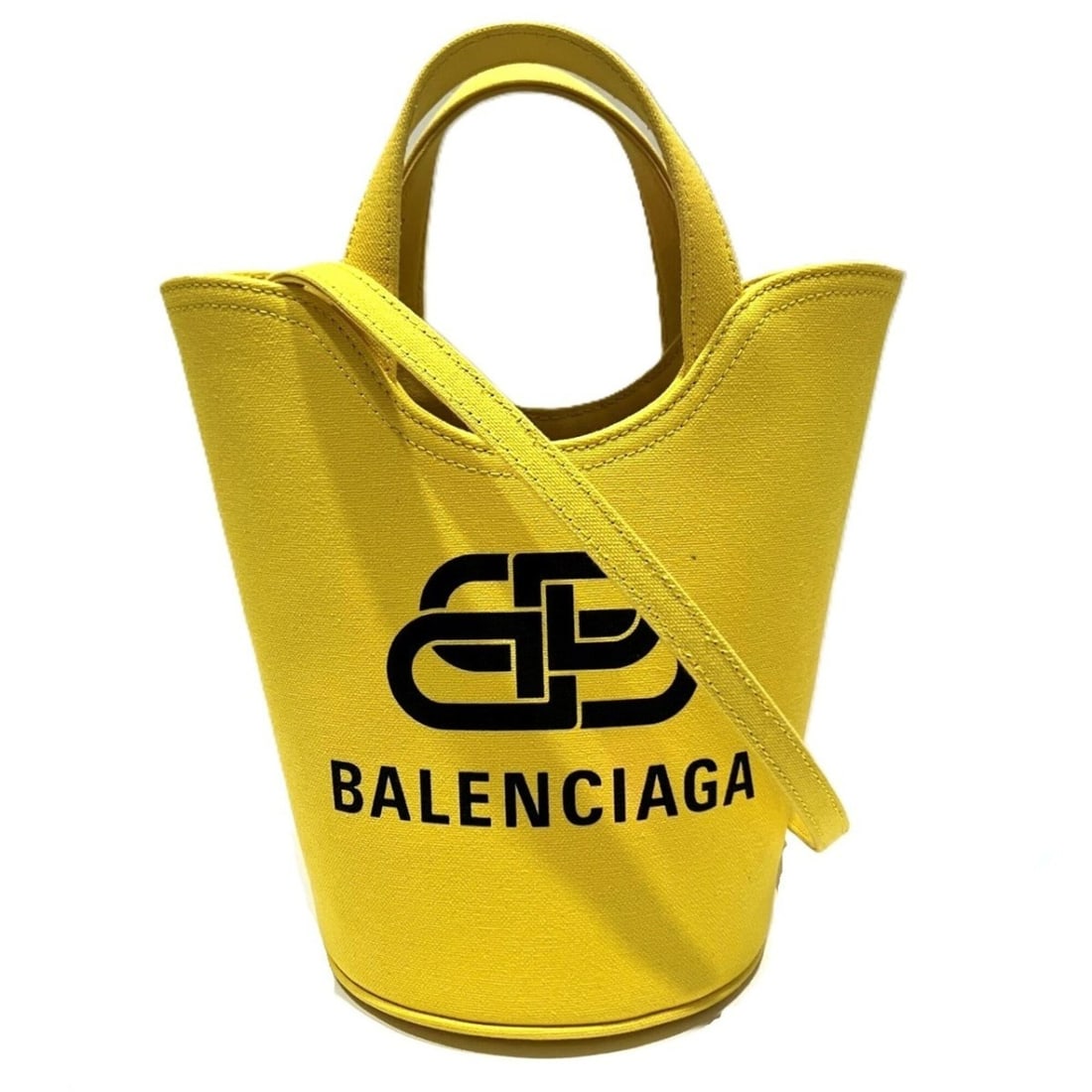 Balenciaga canvas tote bag: --- Catalog ---Category: SizeSize (HxWxD): 30cm x 22cm x 15cm / 11.81'' x 8.66'' x 5.9''Strap Length: 116cm - 130cm / 45.66'' - 51.18''Handle Length: 21cm / 8.26''Category: DesignType: Tote bagColor: