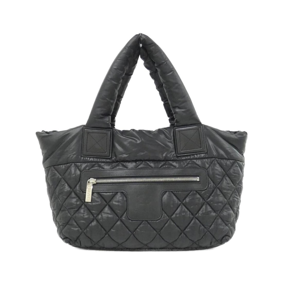 Chanel Coco Cocoon line 48610 handbag: --- Catalog ---Category: SizeSize (HxWxD): 24cm x 40cm x 15cm / 9.44'' x 15.74'' x 5.9''Category: DesignType: HandbagColor: BlackGender: WomenMaterial: Nylon Hardware Color: SilverCategory: