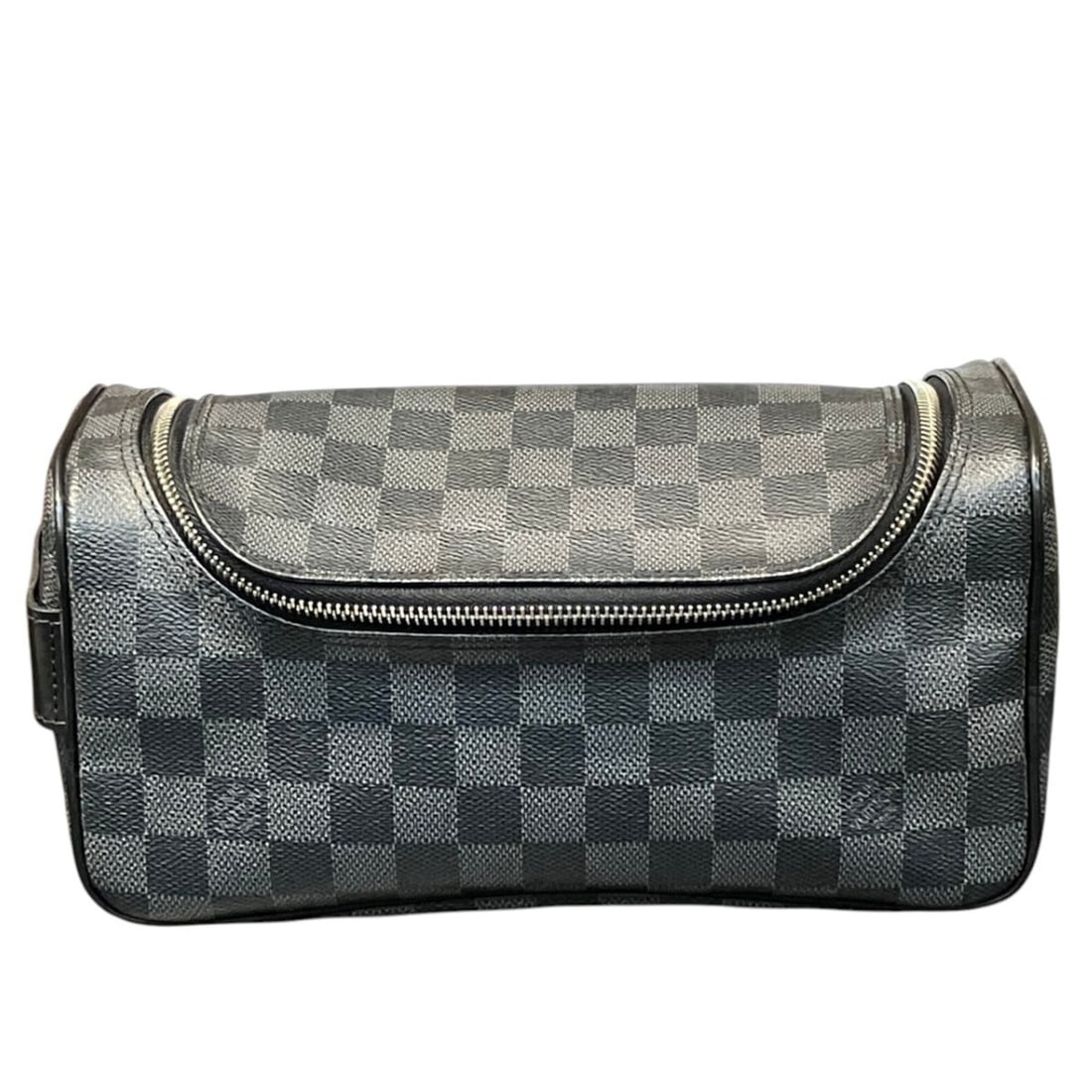 Louis Vuitton Toiletry Pouch Second Bag, Damier Graphite, Leather, N47625: --- Catalog ---Category: SizeSize (HxWxD): 12cm x 24cm x 10.5cm / 4.72'' x 9.44'' x 4.13''Handle Length: 11cm / 4.33''Category: DesignType: PouchColor: GrayGender: MenClosure: ZipperMaterial: Damier G