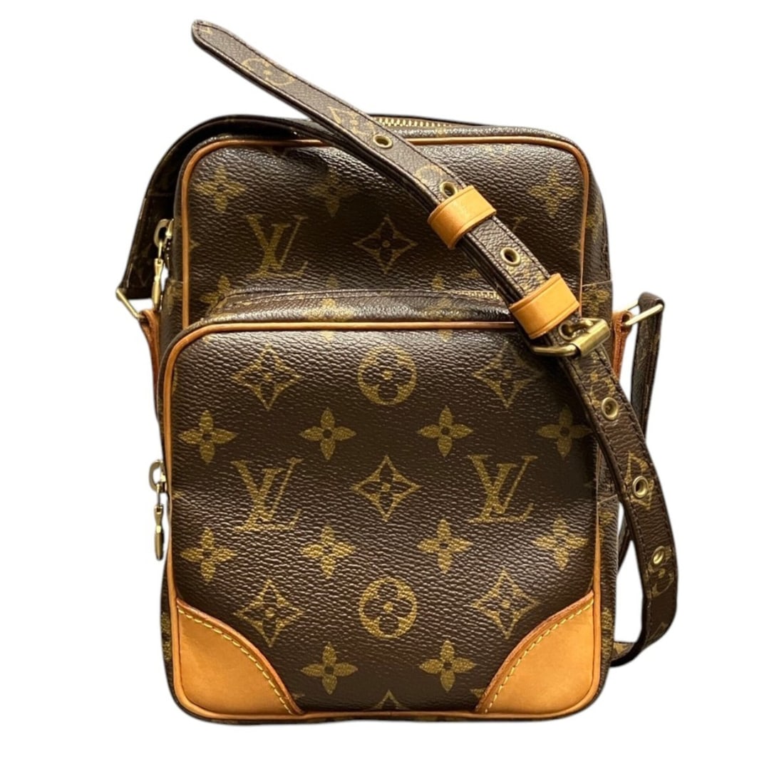 Louis Vuitton Amazon Shoulder Bag, Monogram Canvas, M45236: --- Catalog ---Category: SizeSize (HxWxD): 21cm x 19cm x 9cm / 8.26'' x 7.48'' x 3.54''Strap Length: 112cm - 130cm / 44.09'' - 51.18''Category: DesignType: Shoulder bagColor: BrownGender: WomenClosure