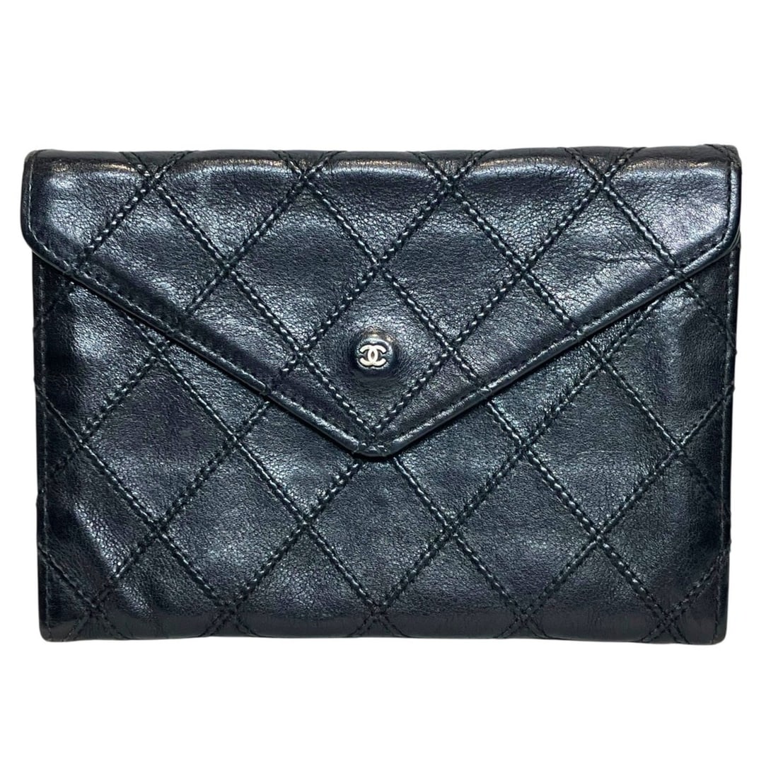 Chanel Bicolore Billfold Leather: --- Catalog ---Category: SizeSize (HxWxD): 10cm x 14cm x 1cm / 3.93'' x 5.51'' x 0.39''Category: DesignType: Bill wallet (bi-fold)Color: BlackGender: Women,MenMaterial: Leather Category: GeneralLine: 