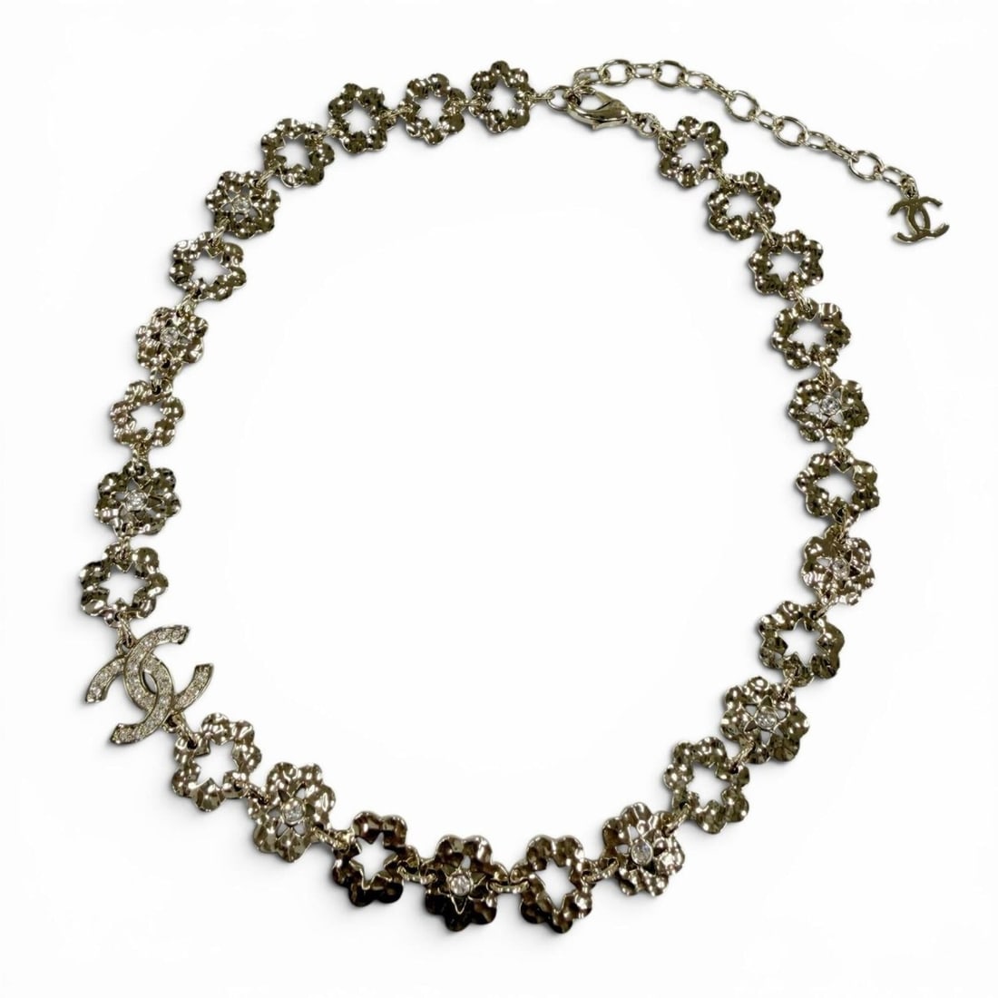 CHANEL I25C Coco Mark Flower Rhinestone Necklace Choker Accessory Gold Made in Italy Women's: --- Catalog ---Category: SizePendant Size: 12mm x 16mm / 0.47'' x 0.62''Neck Circumference: 37.5 cm - 45 cm / 14.76'' - 17.71''Category: DesignColor: GoldGender: WomenNecklace Type: NecklaceCategory: 