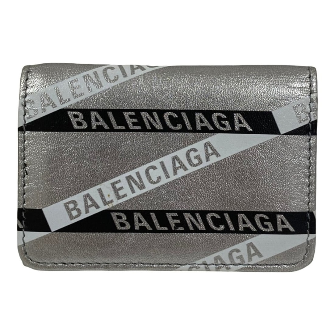 BALENCIAGA Everyday Compact Wallet, 551921, Silver, Women's: --- Catalog ---Category: SizeSize (HxWxD): 7cm x 9.5cm x 2cm / 2.75'' x 3.74'' x 0.78''Category: DesignType: Wallet (bi-fold)Color: Black, SilverGender: WomenMaterial: Leather Category: GeneralBrand: 