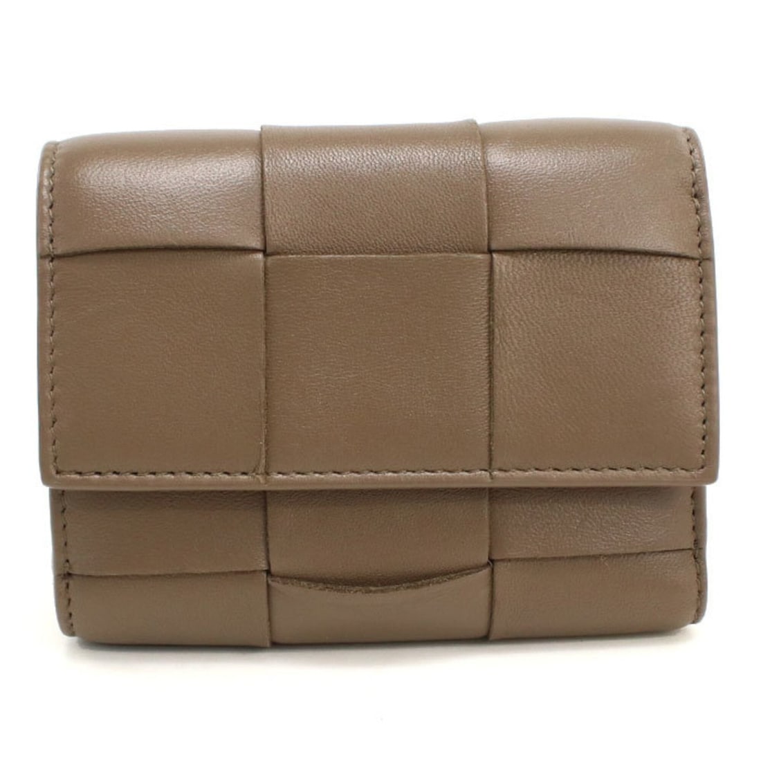 BOTTEGA VENETA Bottega Veneta Tri-fold Wallet 814686 Zipper Cassette Women's Gray: --- Catalog ---Category: SizeSize (HxWxD): 9cm x 11.5cm x 2.5cm / 3.54'' x 4.52'' x 0.98''Category: DesignType: Wallet (tri-fold)Color: GrayGender: WomenMaterial: Leather Leather/Fur Type: LambskinCat