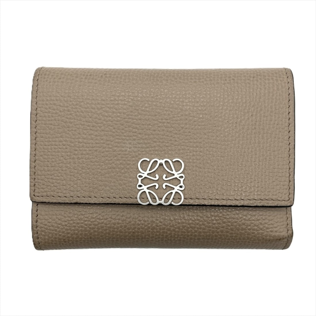 Loewe Anagram Vertical Tri-fold Wallet, Beige, Silver Hardware: --- Catalog ---Category: SizeSize (HxWxD): 8.5cm x 12cm x 2cm / 3.34'' x 4.72'' x 0.78''Category: DesignType: Wallet (tri-fold)Color: BeigeGender: Women,MenMaterial: Leather Category: GeneralBrand: Lo