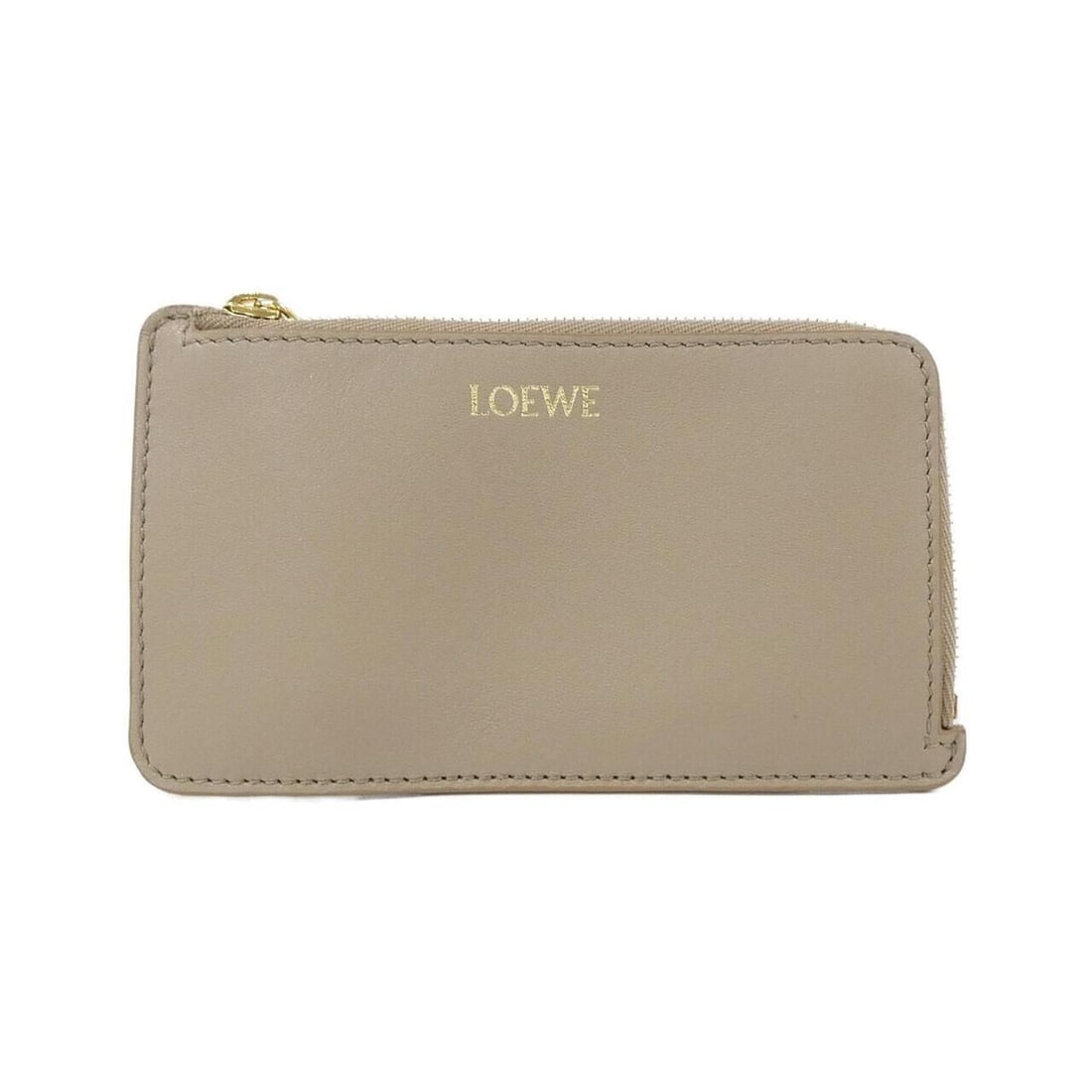 Loewe CEM1Z40X01 Wallet/Coin Case: --- Catalog ---Category: SizeSize (HxWxD): 9cm x 13cm x 1cm / 3.54'' x 5.11'' x 0.39''Category: DesignType: Coin purse/coin caseColor: Beige, SandGender: WomenMaterial: Leather Leather/Fur Type:
