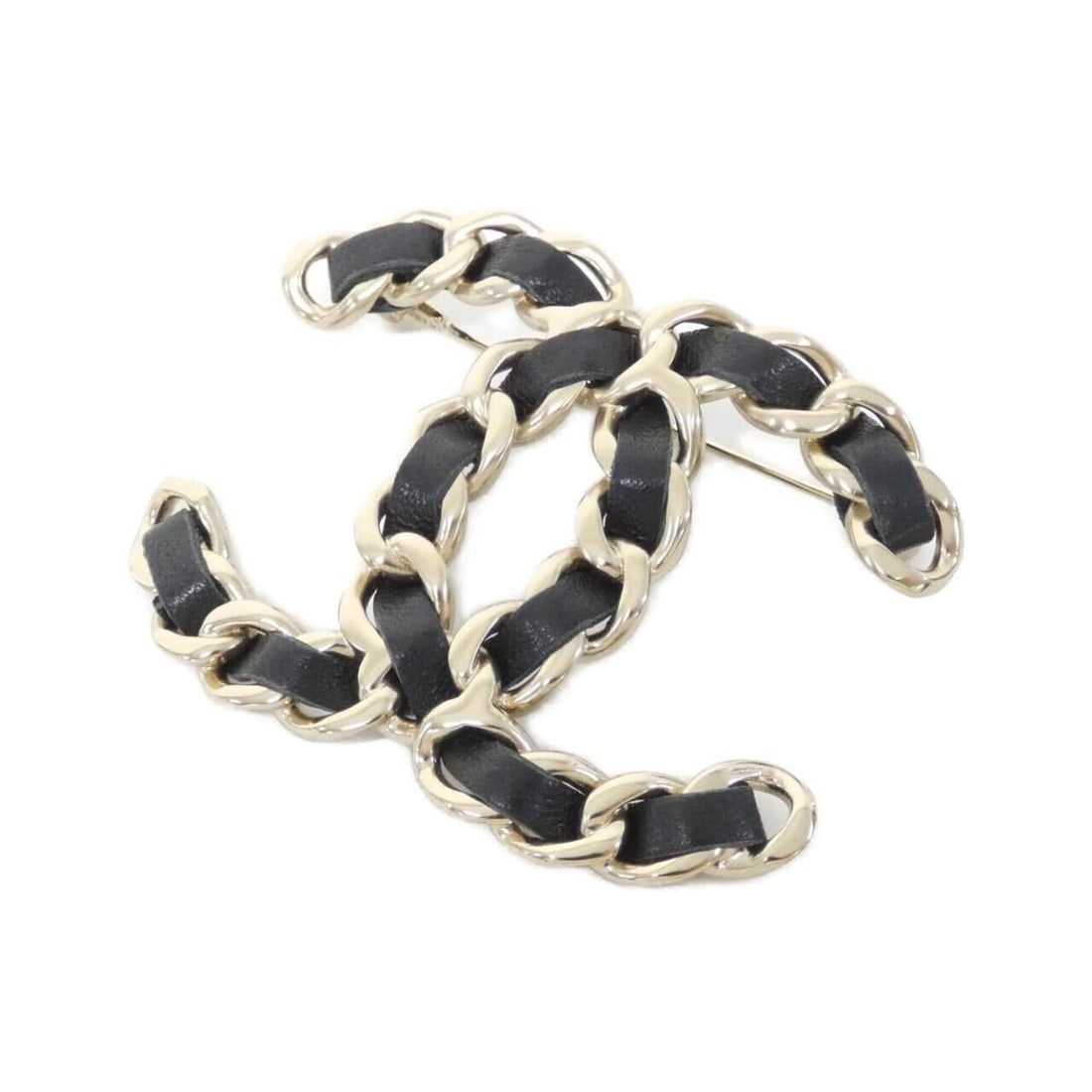 Chanel 96202 Brooch: --- Catalog ---Category: SizeSize (HxWxD): 4.3cm x 5.6cm / 1.69'' x 2.2''Category: DesignType: BroochColor: Black, GoldGender: WomenMaterial: LeatherCategory: GeneralBrand: ChanelModel: 96202--- Item 