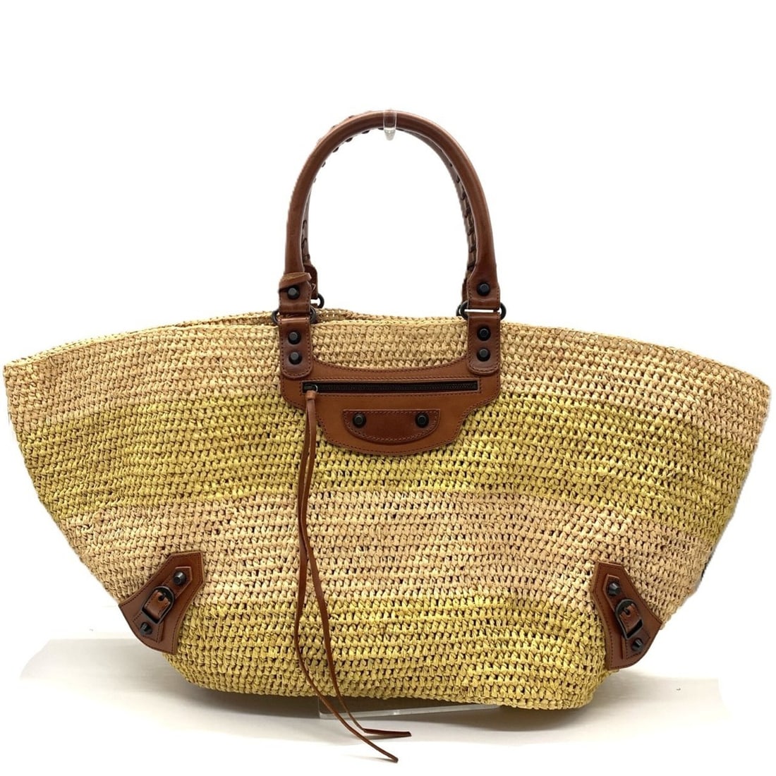 Balenciaga Classic Panier Tote Bag, Brown Leather Trim, Straw: --- Catalog ---Category: SizeSize (HxWxD): 30cm x 35cm x 21.5cm / 11.81'' x 13.77'' x 8.46''Category: DesignType: Tote bagColor: Green, KhakiGender: WomenMaterial: Straw Category: GeneralMPN: 236743Br