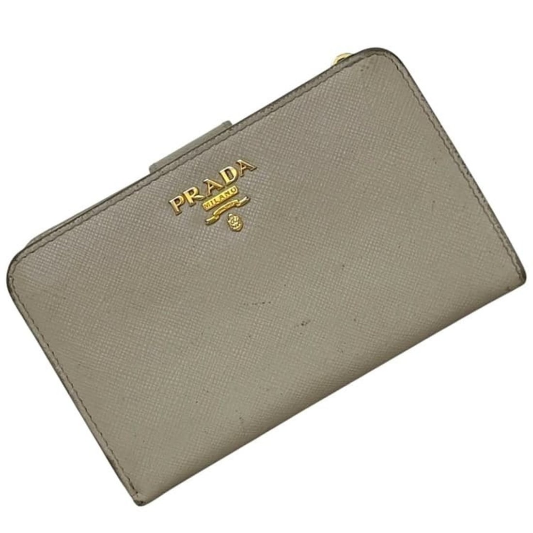 Prada Bi-fold Wallet, Beige, 1ML018, L-shaped, Saffiano Leather, 230-A PRADA: --- Catalog ---Category: SizeSize (HxWxD): 9cm x 14cm x 3cm / 3.54'' x 5.51'' x 1.18''Category: DesignType: Wallet (bi-fold)Color: BeigeGender: WomenMaterial: Saffiano Category: GeneralMPN: 1ML018Bran
