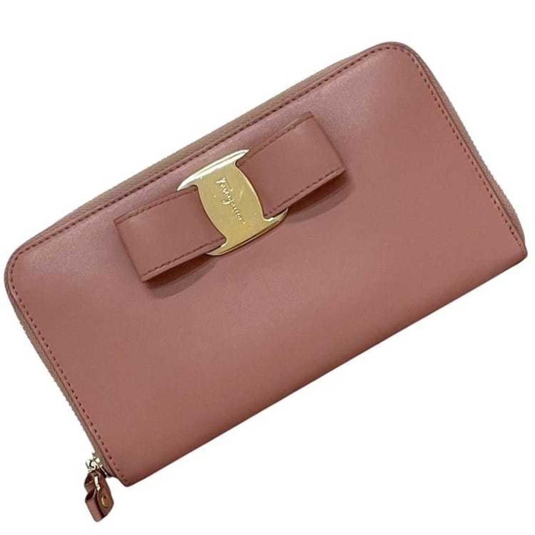 Salvatore Ferragamo Round Long Wallet Pink Vara IY22 D267 Ribbon Leather: --- Catalog ---Category: SizeSize (HxWxD): 10.5cm x 19cm x 2.5cm / 4.13'' x 7.48'' x 0.98''Category: DesignType: Long wallet (bi-fold)Color: PinkGender: WomenMaterial: Leather Category: GeneralMPN: IY