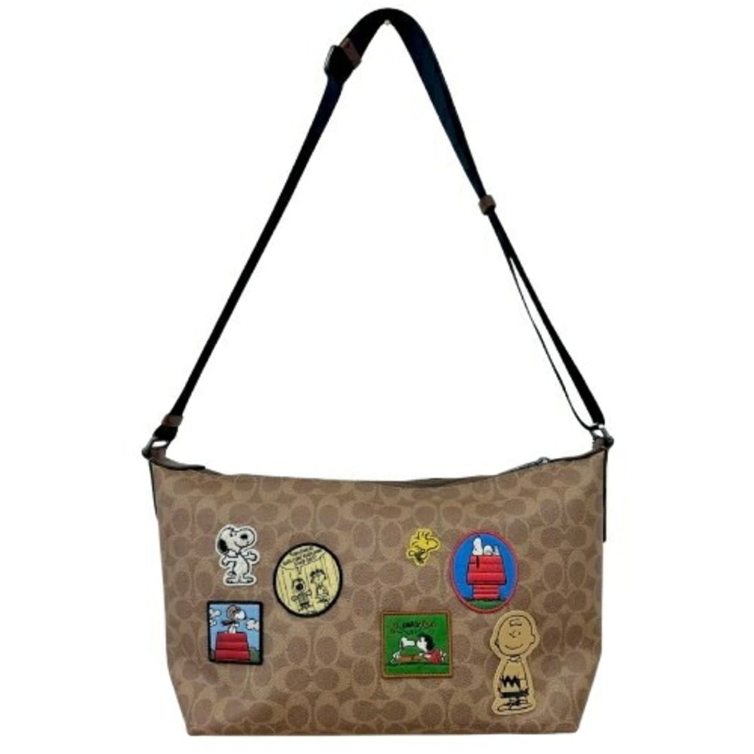 COACH × PEANUTS Coach Snoopy C2580-CBT19 Fin Crossbody Bag Signature: --- Catalog ---Category: SizeSize (HxWxD): 23.5cm x 31cm x 9.5cm / 9.25'' x 12.2'' x 3.74''Category: DesignType: Shoulder bagColor: BeigeGender: WomenMaterial: Leather Category: GeneralLine: Signature