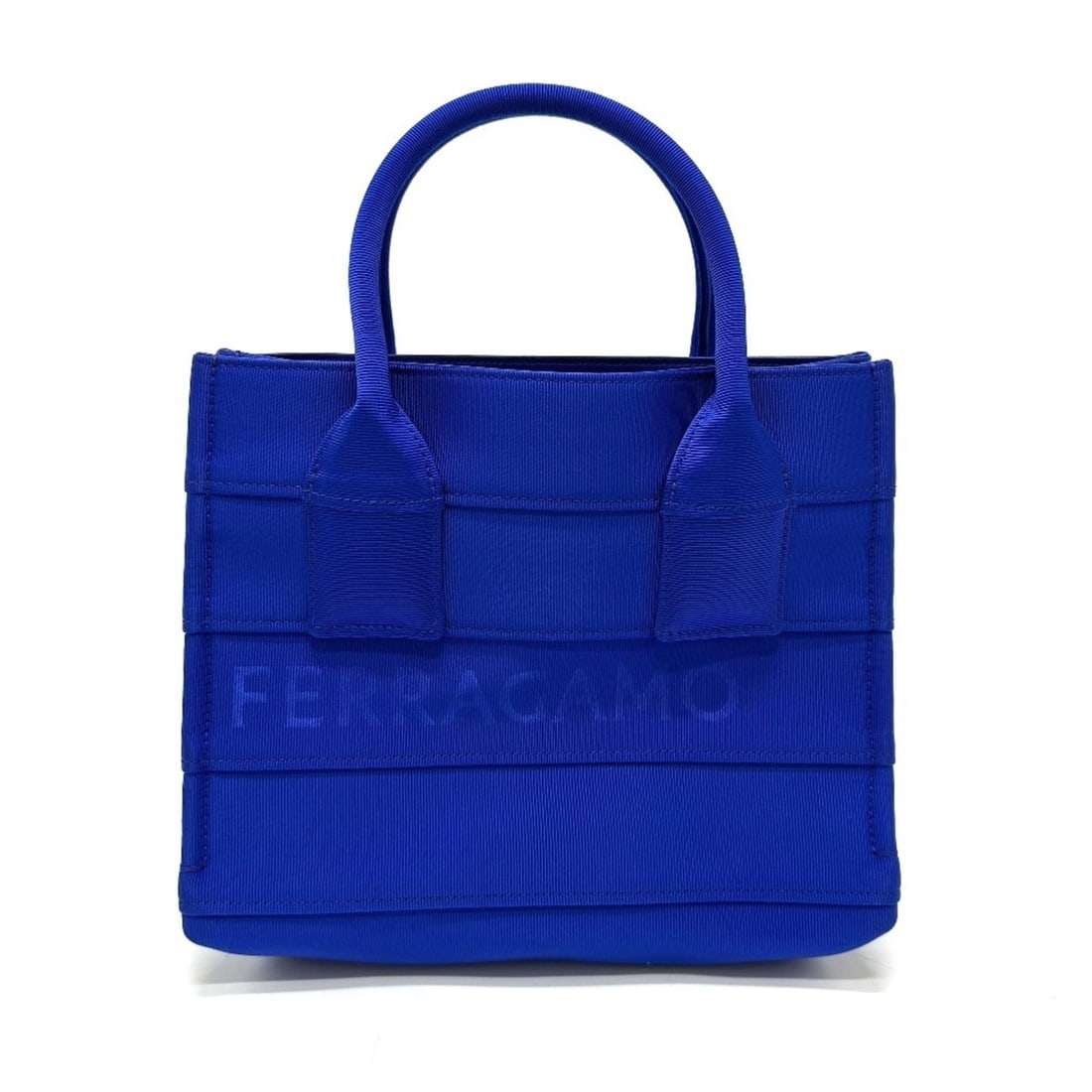 Salvatore Ferragamo 214988 Logo Beach Small Handbag Canvas Women's Blue: --- Catalog ---Category: SizeSize (HxWxD): 22cm x 25cm x 12cm / 8.66'' x 9.84'' x 4.72''Category: DesignType: HandbagColor: BlueGender: WomenMaterial: Canvas Category: GeneralMPN: 214988Brand: Salvato