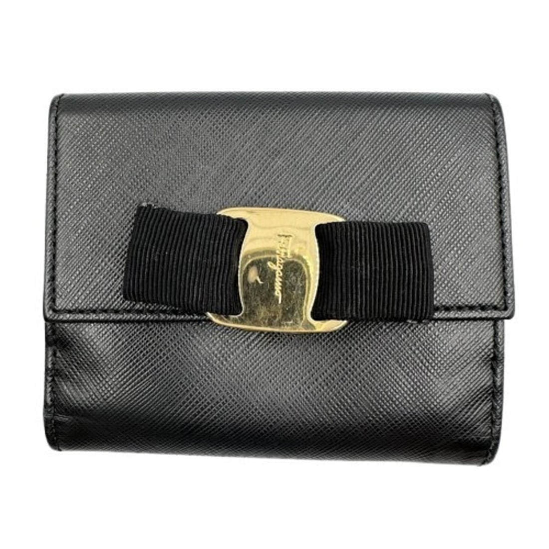 Salvatore Ferragamo FERRAGAMO Vara folding wallet, black with ribbon.: --- Catalog ---Category: SizeSize (HxWxD): 10cm x 11cm x 3cm / 3.93'' x 4.33'' x 1.18''Category: DesignType: Wallet (bi-fold)Color: BlackGender: WomenMaterial: Leather Category: GeneralLine: VaraBrand