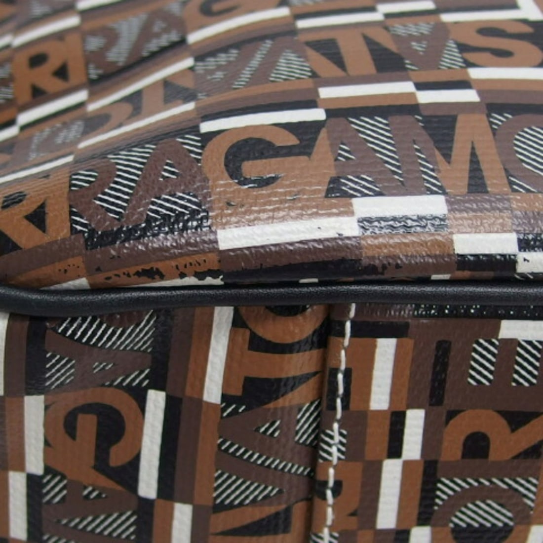 Salvatore Ferragamo printed bag - 11