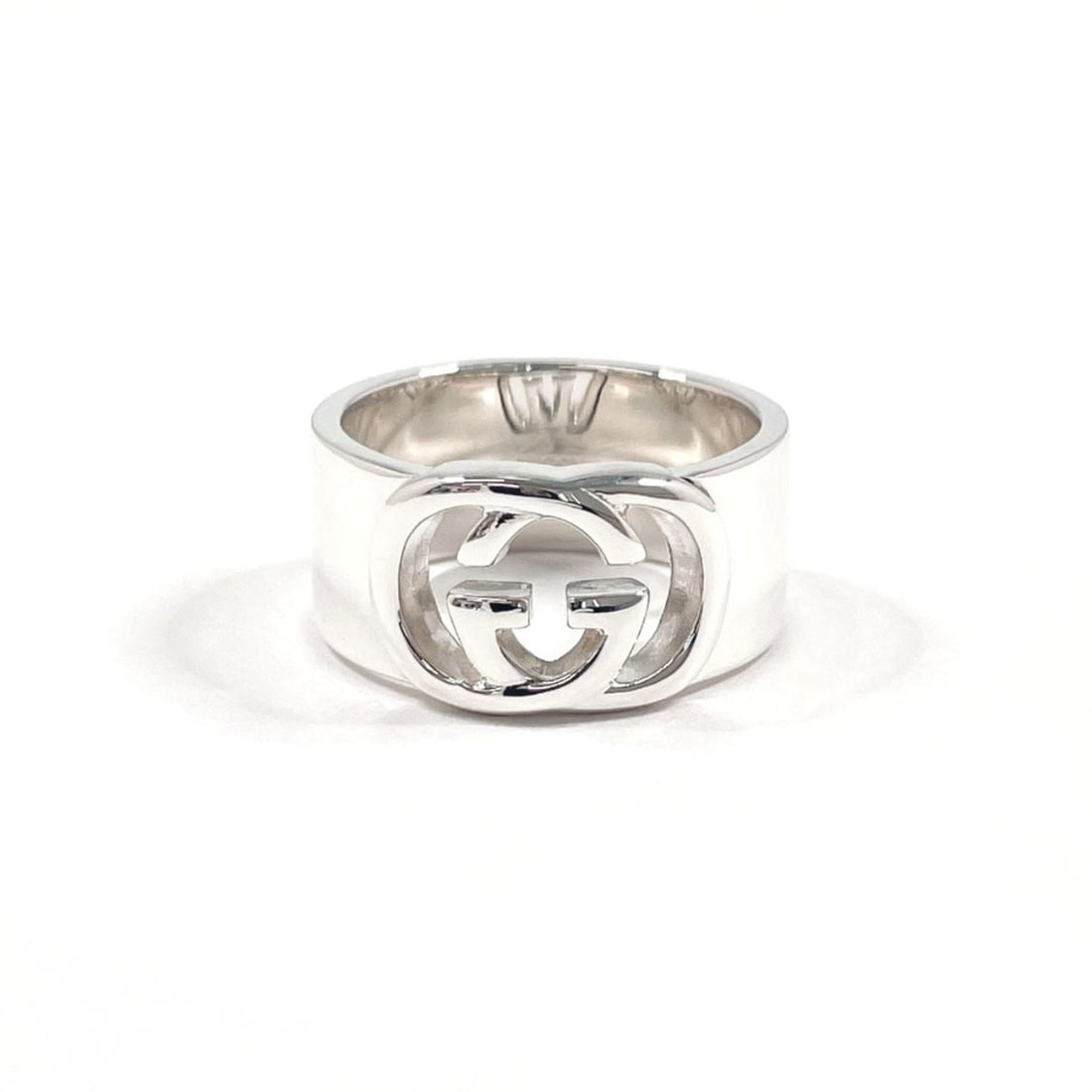 GUCCI Interlocking G Ring, Sterling Silver 925, Size 18, Men's: --- Catalog ---Category: SizeJP Size: 18US Size: 9Category: DesignType: Band ringColor: SilverGender: MenMaterial: Silver 925Category: GeneralBrand: GucciCountry of Origin: Italy--- Item List ---Secti