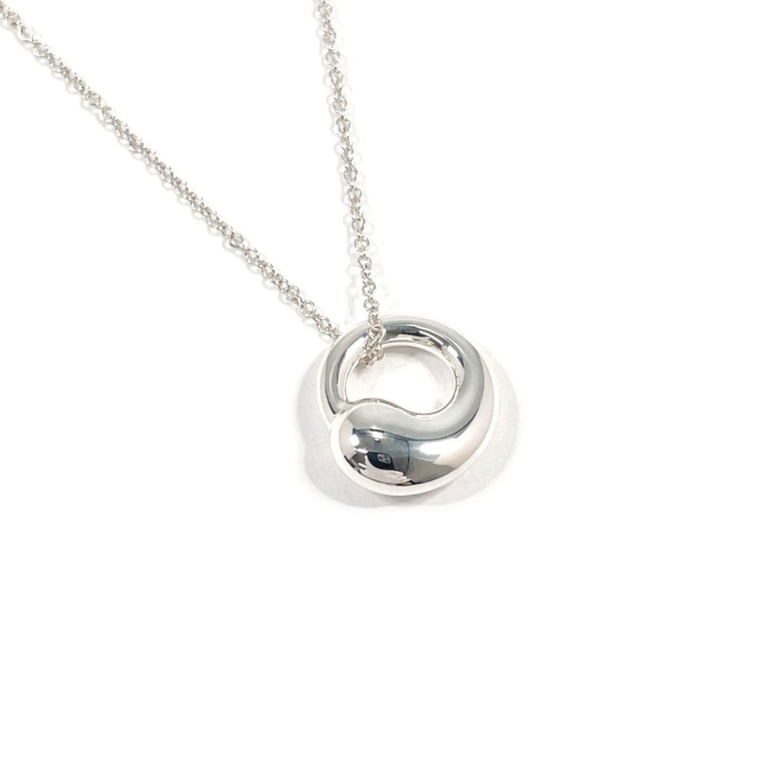 TIFFANY&Co. Tiffany Eternal Circle Elsa Peretti Necklace, Sterling Silver 925, Women's: --- Catalog ---Category: SizePendant Size: 13.3mm x 12.4mm / 0.52'' x 0.48''Neck Circumference: 41.5 cm / 16.33''Category: DesignColor: SilverGender: WomenMaterial: Silver 925Necklace Type: NecklaceCa