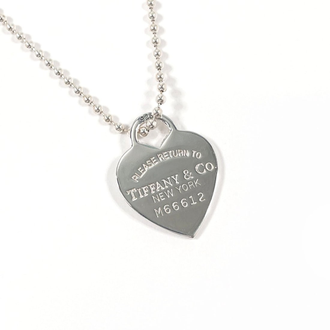 TIFFANY&Co. Tiffany Heart Tag Return to Silver Necklace, Sterling 925, Women's: --- Catalog ---Category: SizePendant Size: 30mm x 23mm / 1.18'' x 0.9''Neck Circumference: 90 cm / 35.43''Category: DesignColor: SilverGender: WomenMaterial: Silver 925Necklace Type: NecklaceCategory: