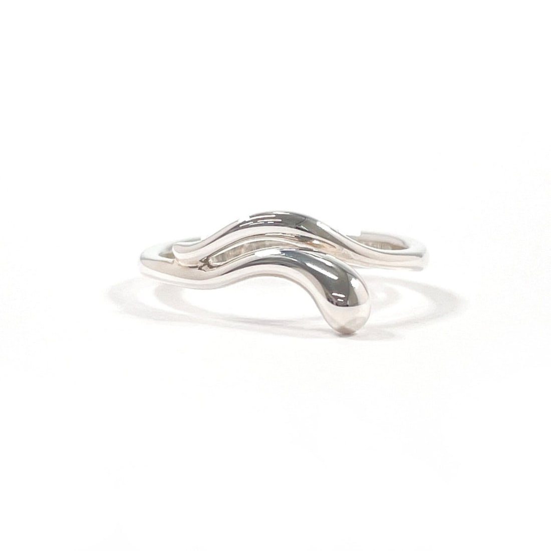 TIFFANY&Co. Tiffany Freeform Teardrop Elsa Peretti Ring, Sterling Silver 925, Size 11, Silver,: --- Catalog ---Category: SizeJP Size: 11US Size: 6Category: DesignType: Band ringColor: SilverGender: WomenMaterial: Silver 925Category: GeneralBrand: TiffanyCountry of Origin: Spain--- Item List ---S