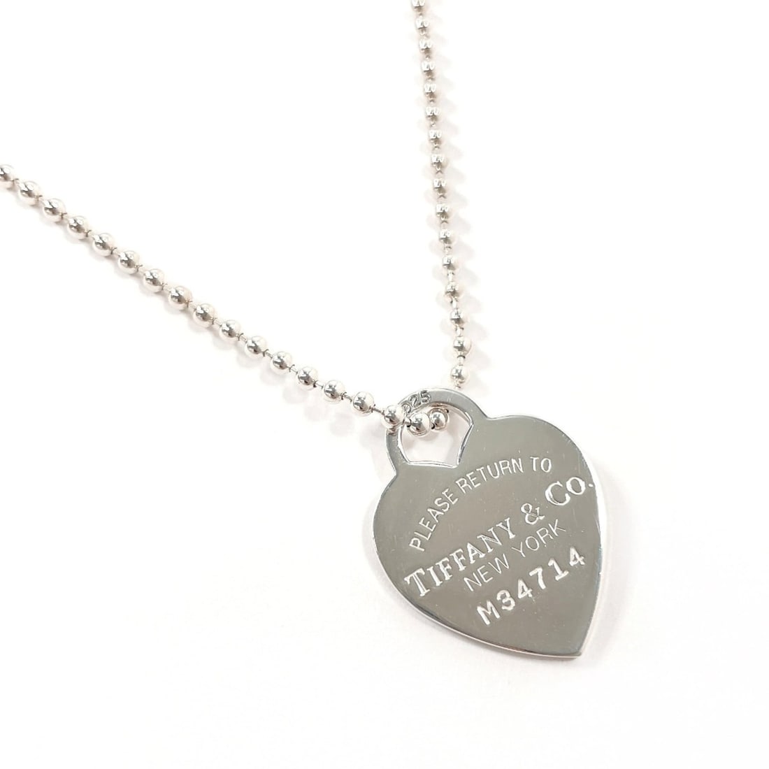 TIFFANY&Co. Tiffany Heart Tag Return to Silver Necklace, Sterling 925, Women's: --- Catalog ---Category: SizePendant Size: 30mm x 23mm / 1.18'' x 0.9''Neck Circumference: 88.5 cm / 34.84''Category: DesignColor: SilverGender: WomenMaterial: Silver 925Necklace Type: NecklaceCategor