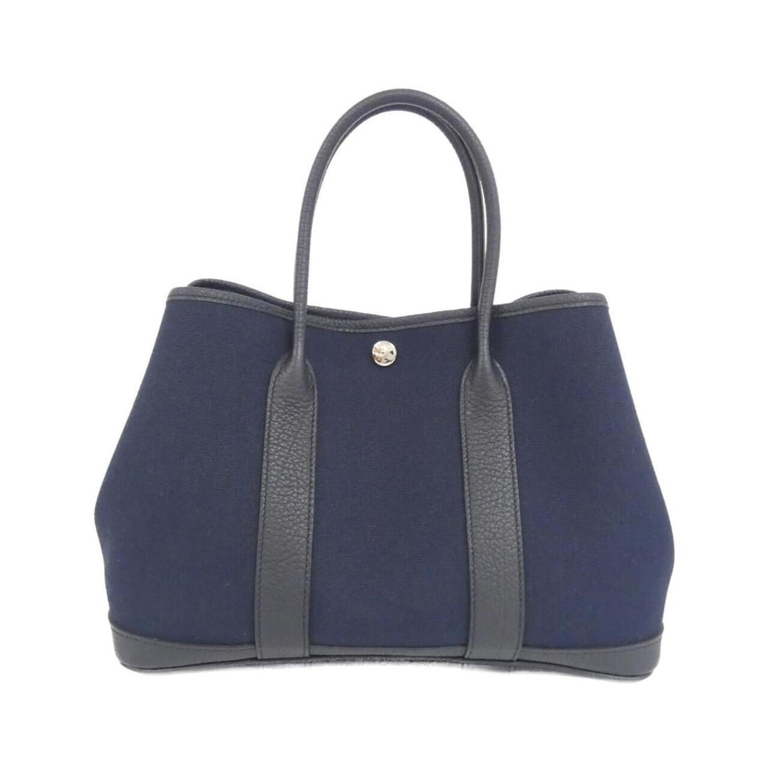 Hermes Garden Party 30cm 069573CK Handbag: --- Catalog ---Category: SizeSize (HxWxD): 21cm x 30cm x 13.5cm / 8.26'' x 11.81'' x 5.31''Category: DesignType: HandbagColor: Blue indigo, Blue marineGender: WomenMaterial: Negonda leather Hardware