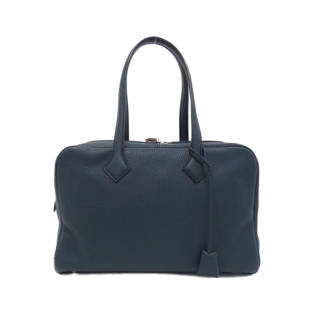 Hermes Victoria II Fourre-Tout 35cm 077666CK Boston Bag: --- Catalog ---Category: SizeWeight: 1.12kg / 2.46lb.Size (HxWxD): 24cm x 35cm x 15cm / 9.44'' x 13.77'' x 5.9''Handle Length: 48cm / 18.89''Category: DesignType: HandbagColor: VertGender: