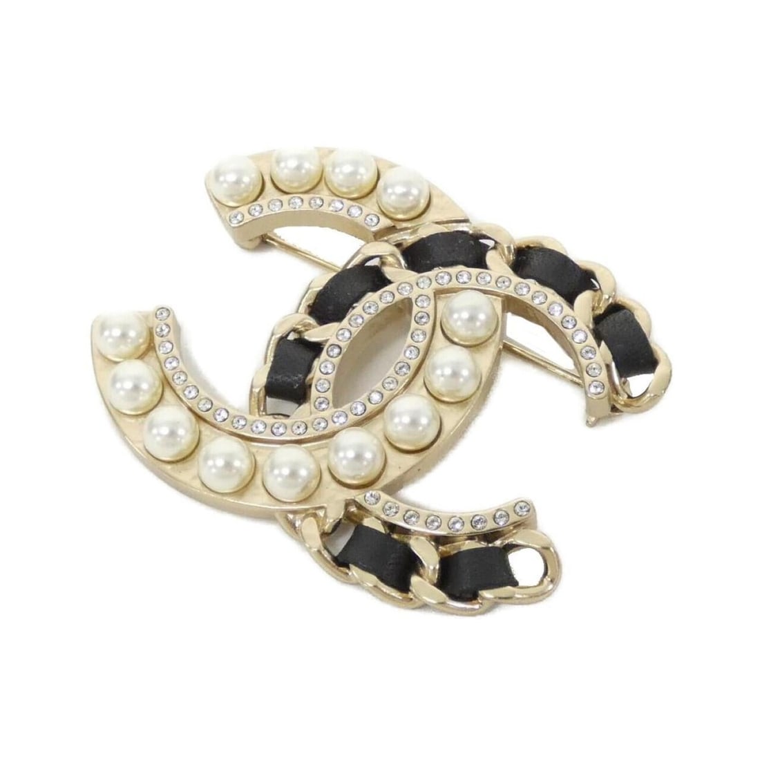 Chanel AB0128 Brooch: --- Catalog ---Category: SizeSize (HxWxD): 4cm x 5cm / 1.57'' x 1.96''Category: DesignType: BroochColor: Black, WhiteStone: CrystalGender: WomenMaterial: LeatherCategory: GeneralBrand: Chanel--- Item