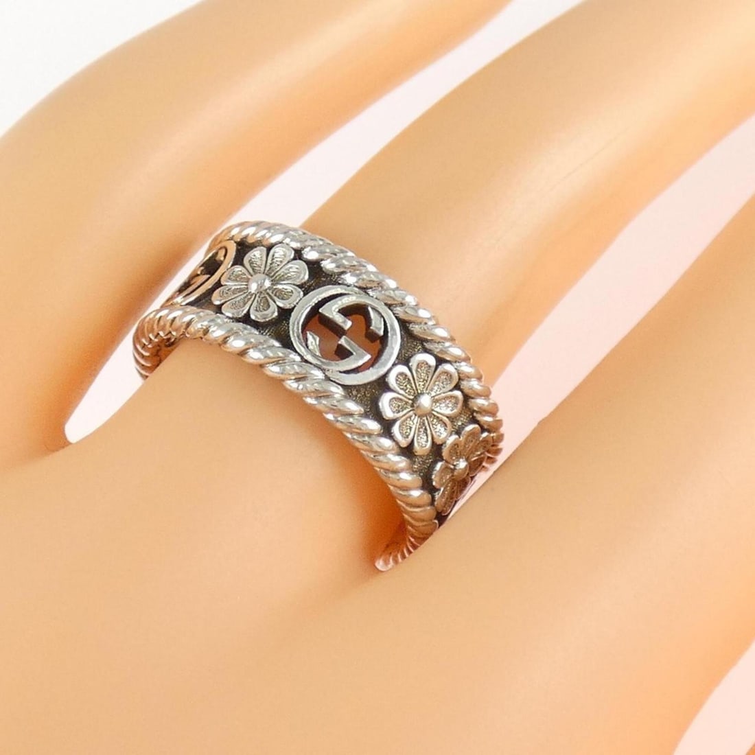 Gucci Interlocking G Ring - 5