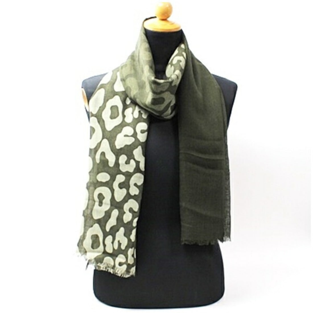 Gucci Wool Silk Rectangular Stole Scarf Moss Green Leopard Print GUCCI Women's: --- Catalog ---Category: SizeSize (LxW): 1.79m x 66cm / 70.47'' x 25.98''Category: DesignType: StoleColor: GreenGender: Men,WomenMaterial: Wool , Silk Category: GeneralBrand: Gucci--- Item List ---Sec