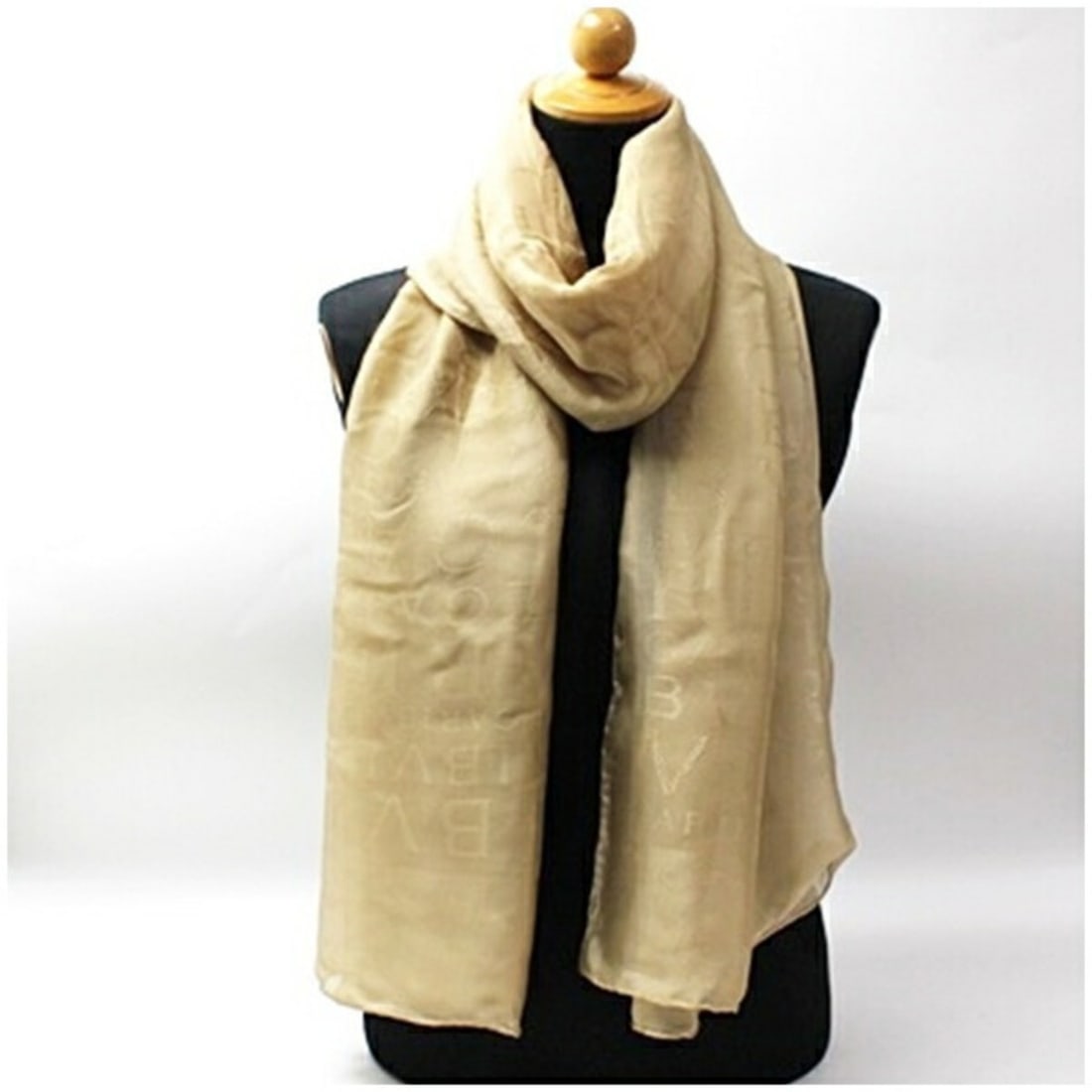 Bulgari Mania Silk Rectangular Stole Scarf Beige BVLGARI Women's: --- Catalog ---Category: SizeSize (LxW): 1.8m x 67cm / 70.86'' x 26.37''Category: DesignType: StoleColor: BeigeGender: Men,WomenMaterial: Silk Category: GeneralBrand: Bvlgari--- Item List ---Section: 