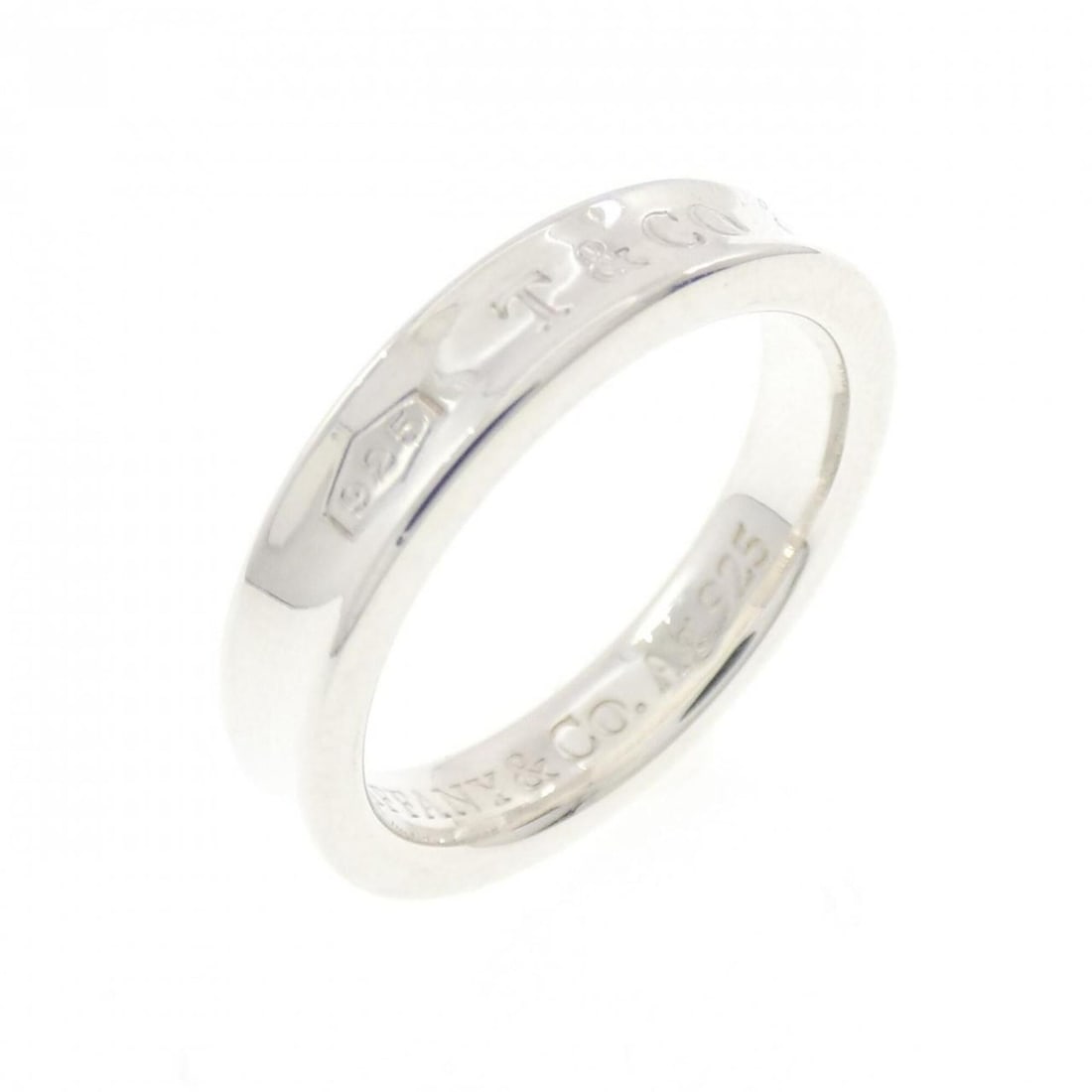 Tiffany & Co. 1837 Narrow Ring: --- Catalog ---Category: SizeWidth: 3.8mm / 0.15''Weight: 3.9g / 0.13oz.JP Size: 10US Size: 5.5Category: DesignType: Band ringGender: WomenMaterial: Silver 925Category: GeneralLine: 1837Brand: