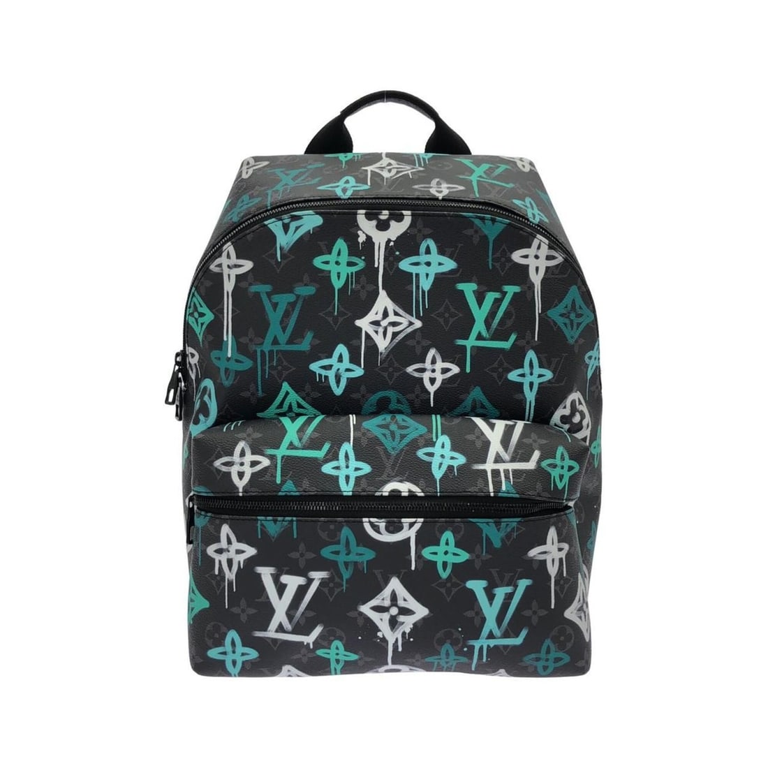 Louis Vuitton Monogram Eclipse (LV Graffiti Vert) Discovery Backpack PM M21395 Rucksack: --- Catalog ---Category: SizeSize (HxWxD): 35cm x 32cm x 16cm / 13.77'' x 12.59'' x 6.29''Category: DesignType: BackpackColor: Black, Monogram Eclipse, VertGender: Men,WomenMaterial: Monogram Eclipse 
