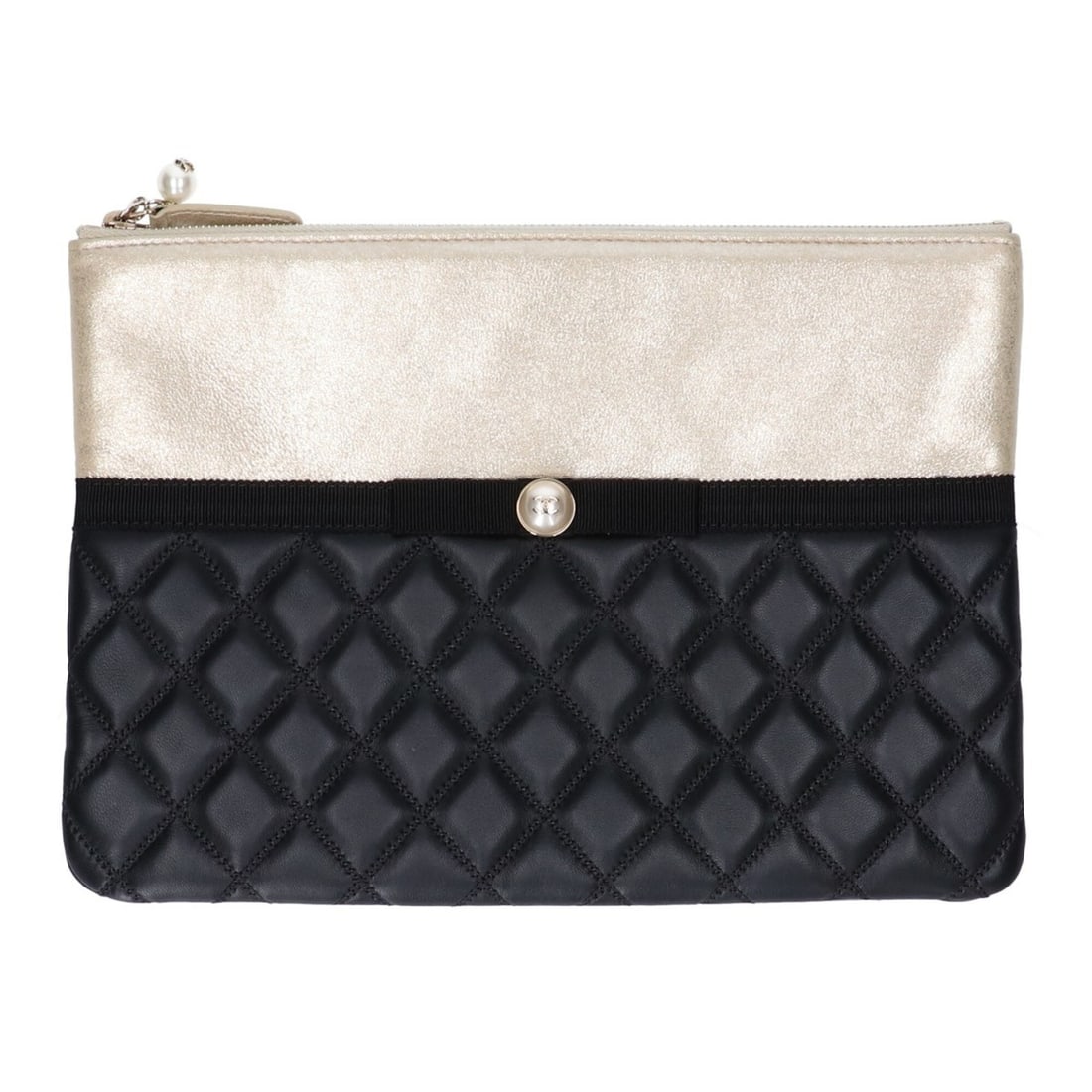 CHANEL No. 22 Matelassé Lambskin Clutch Bag with Pearl Coco Mark, Black x Champagne Gold Hardware,: --- Catalog ---Category: SizeSize (HxWxD): 19.5cm x 27.5cm / 7.67'' x 10.82''Category: DesignType: Clutch bagColor: Black, Champagne goldGender: WomenMaterial: Leather Hardware Color: GoldLeather/Fur 