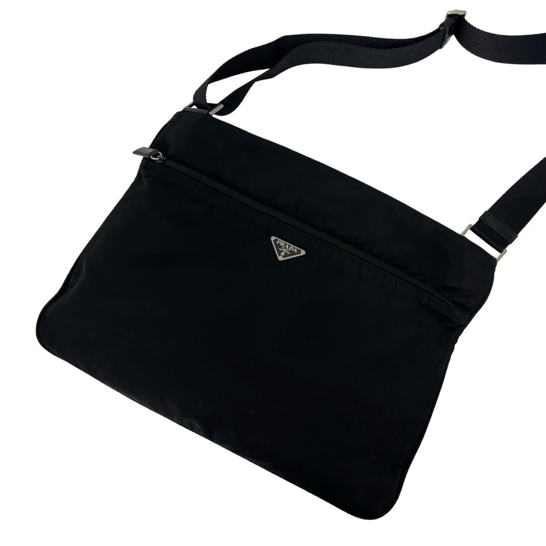 PRADA Triangle Logo Plate Hardware Tessuto Nylon Shoulder Bag Crossbody Black 84771: --- Catalog ---Category: SizeSize (HxWxD): 29cm x 28cm / 11.41'' x 11.02''Category: DesignType: Shoulder bagColor: BlackGender: WomenMaterial: Nylon Category: GeneralBrand: Prada--- Item List ---Secti