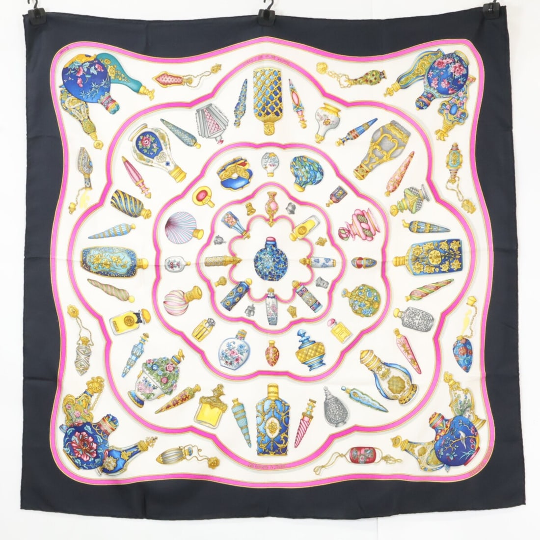 HERMES Qu importe le flacon Perfume Bottle Silk Carre 90 Scarf/Muffler Black Women's: --- Catalog ---Category: SizeSize (LxW): 90cm x 89cm / 35.43'' x 35.03''Category: DesignType: ScarfColor: BlackGender: WomenMaterial: Silk Category: GeneralBrand: Hermes--- Item List ---Section: Condi