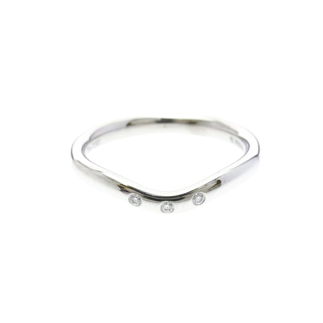 Tiffany Curved Band Ring With 3 Diamonds Platinum Fashion Diamond Band Ring Silver: --- Catalog ---Category: SizeWidth: 2.2mm / 0.09''Weight: 2.9g / 0.1oz.JP Size: 6.5US Size: 3.5-4Category: DesignType: Band ringColor: SilverMetal: PlatinumStone: DiamondStyle: FashionGender: Men,Wome