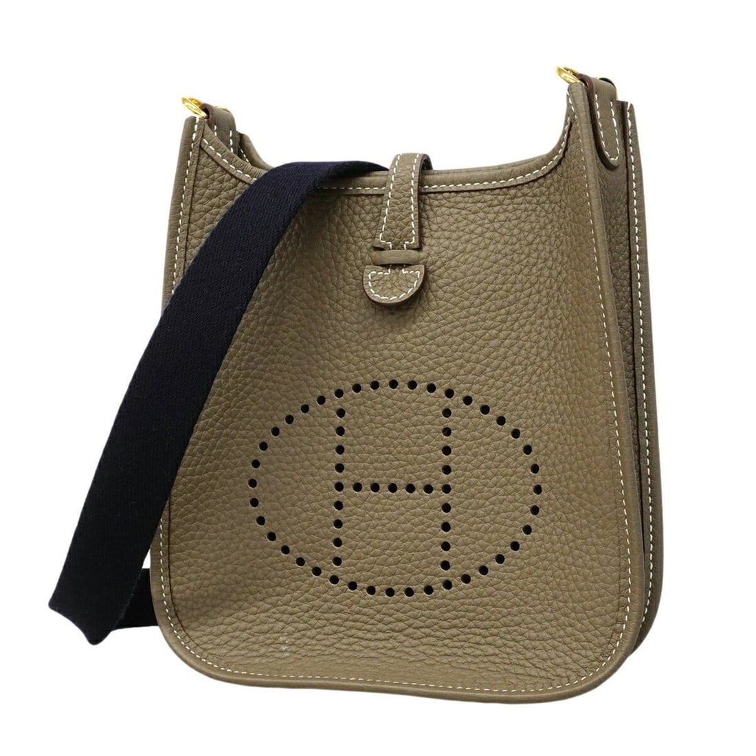 Hermes Shoulder Bag Evelyne TPM Taurillon Clemence Etoupe W Stamp Women's: --- Catalog ---Category: SizeSize (HxWxD): 17cm x 17.5cm x 5.5cm / 6.69'' x 6.88'' x 2.16''Category: DesignType: Shoulder bagColor: Etoupe grayGender: WomenMaterial: Taurillon clemence leather Hardwar