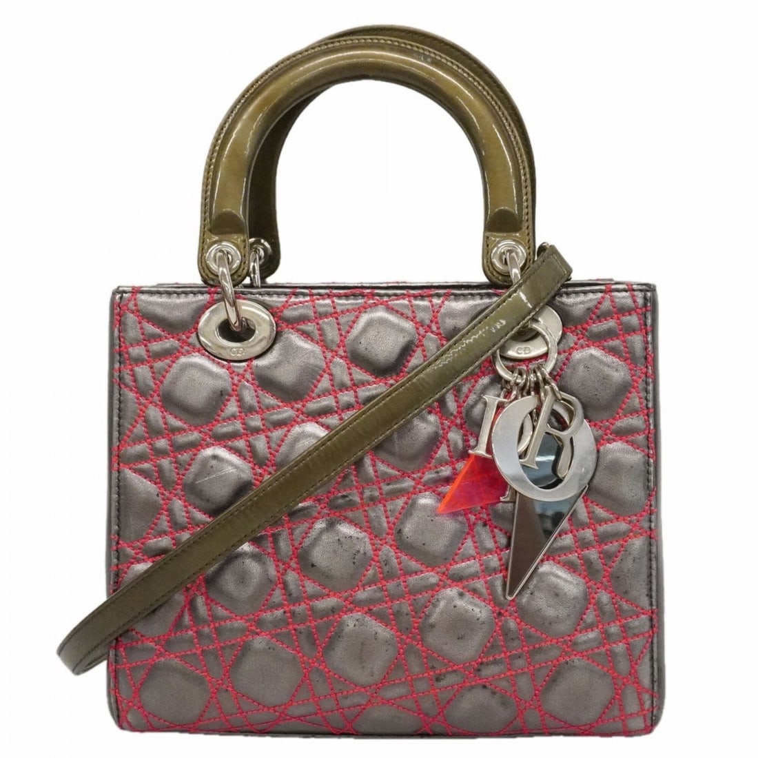 Christian Dior handbag, Cannage Lady Dior, leather, silver and pink, 2-way bag for women.: --- Catalog ---Category: SizeSize (HxWxD): 21cm x 24cm x 12cm / 8.26'' x 9.44'' x 4.72''Category: DesignType: HandbagColor: Pink, SilverGender: WomenMaterial: Leather Hardware Color: SilverCategory: G