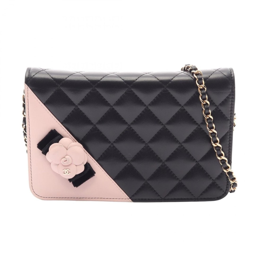 Chanel Matelassé Camellia Shoulder Bag/Handbag, Lambskin Leather, Women's, Black/Pink: --- Catalog ---Category: SizeSize (HxWxD): 12cm x 19cm x 3.5cm / 4.72'' x 7.48'' x 1.37''Category: DesignType: Handbag, Shoulder bagColor: Black, PinkGender: WomenMaterial: Leather Hardware Color: Gol