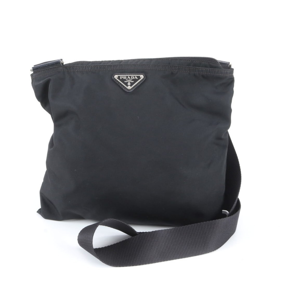 Excellent condition Prada Tessuto nylon shoulder bag with triangle logo, crossbody messenger bag,: --- Catalog ---Category: SizeSize (HxWxD): 26cm x 28cm x 3cm / 10.23'' x 11.02'' x 1.18''Strap Length: 126cm / 49.6''Category: DesignType: Shoulder bagColor: BlackGender: MenMaterial: Nylon Category: 