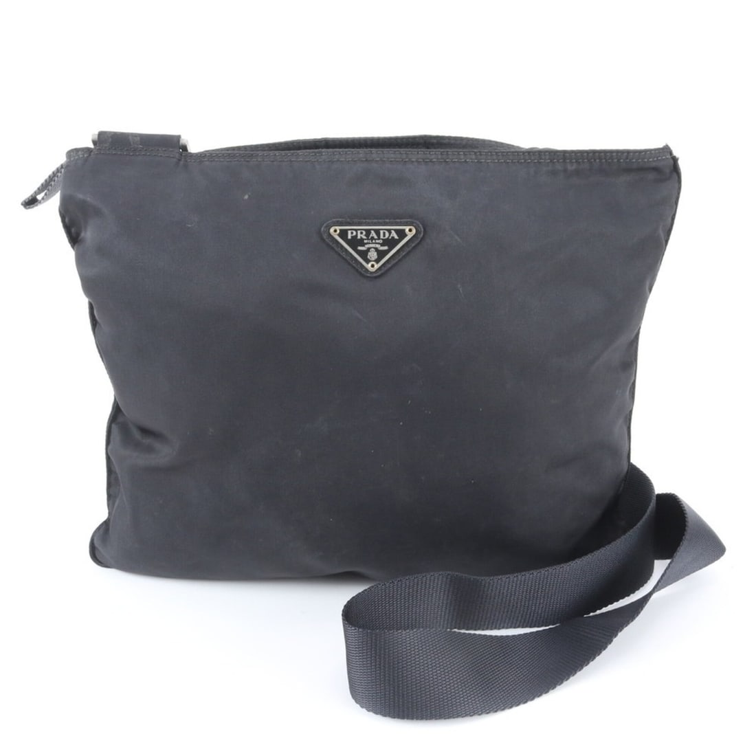 Excellent condition Prada Tessuto nylon and leather shoulder bag with triangle logo, crossbody: --- Catalog ---Category: SizeSize (HxWxD): 26cm x 31cm x 3cm / 10.23'' x 12.2'' x 1.18''Strap Length: 128cm / 50.39''Category: DesignType: Shoulder bagColor: BlackGender: MenMaterial: Nylon , Leather 