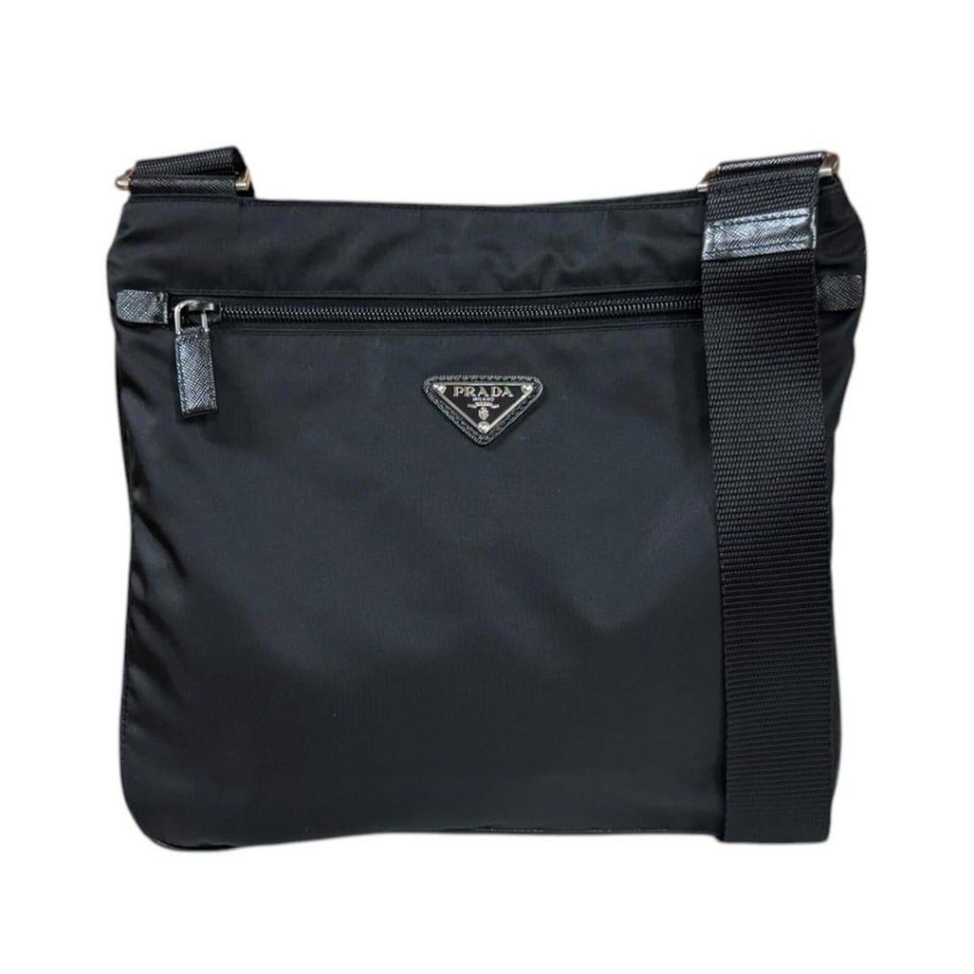 Prada Shoulder Bag Handbag Nylon VA0563 Black Women's PRADA: --- Catalog ---Category: SizeSize (HxWxD): 26cm x 29cm x 9cm / 10.23'' x 11.41'' x 3.54''Category: DesignType: Shoulder bagColor: Black, NeroGender: WomenMaterial: Nylon Category: GeneralBrand: PradaC