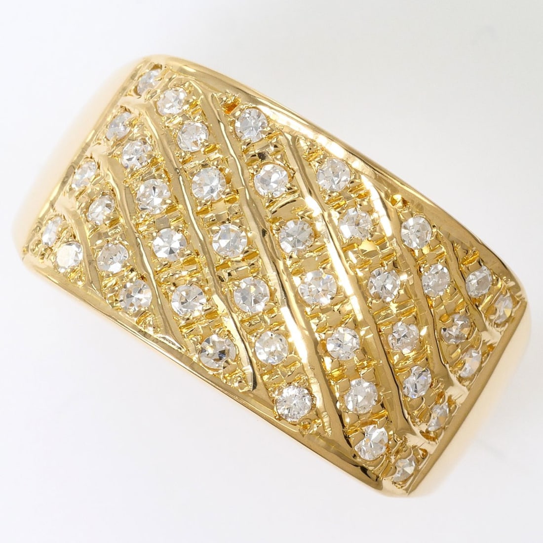 18K (18-karat) yellow gold ring with 0.26ct diamond, total weight 3.7g, like new.: --- Catalog ---Category: SizeWidth: 9mm / 0.35''Weight: 3.7g / 0.13oz.JP Size: 8US Size: 4.5Category: DesignType: Band ringColor: Yellow goldMetal: GoldStone: DiamondGender: WomenMaterial: Yellow gold