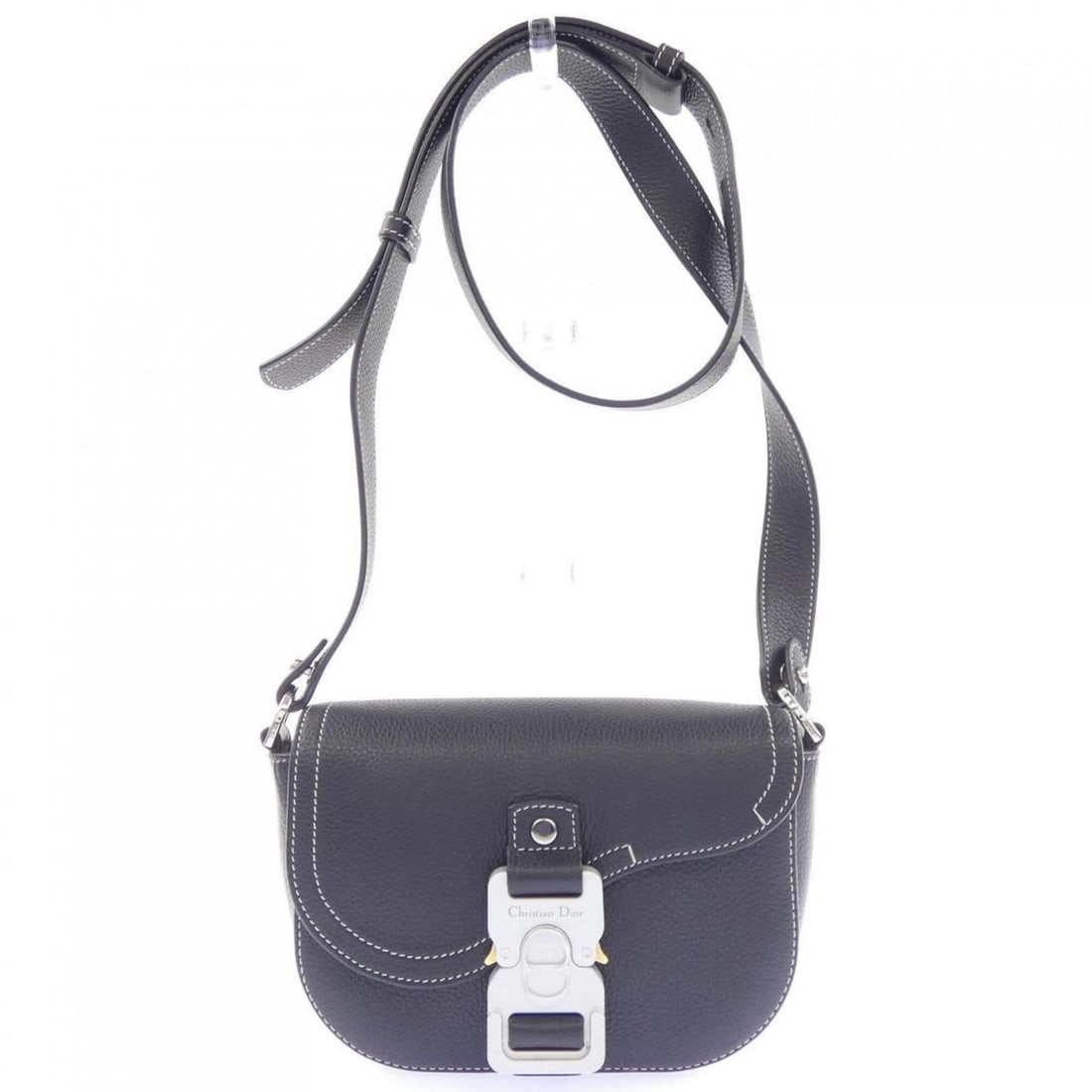 Christian Dior Dior SADDLE Handbag Pouch 2ADCA435YKK: --- Catalog ---Category: SizeSize (HxWxD): 13.5cm x 21.5cm x 5cm / 5.31'' x 8.46'' x 1.96''Category: DesignType: Handbag, PouchColor: NavyGender: MenCategory: GeneralMPN: 2ADCA435YKKBrand: Christian D