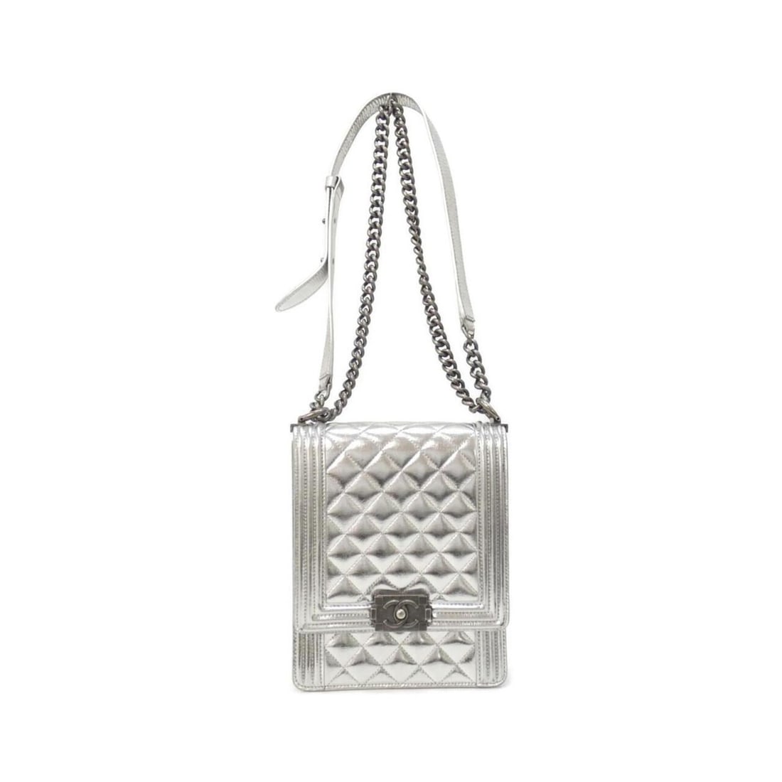 Chanel Boy line AS0130 shoulder bag: --- Catalog ---Category: SizeSize (HxWxD): 20cm x 16cm x 6cm / 7.87'' x 6.29'' x 2.36''Category: DesignType: Shoulder bagColor: SilverGender: WomenMaterial: Leather Leather/Fur Type: GoatskinCategory: