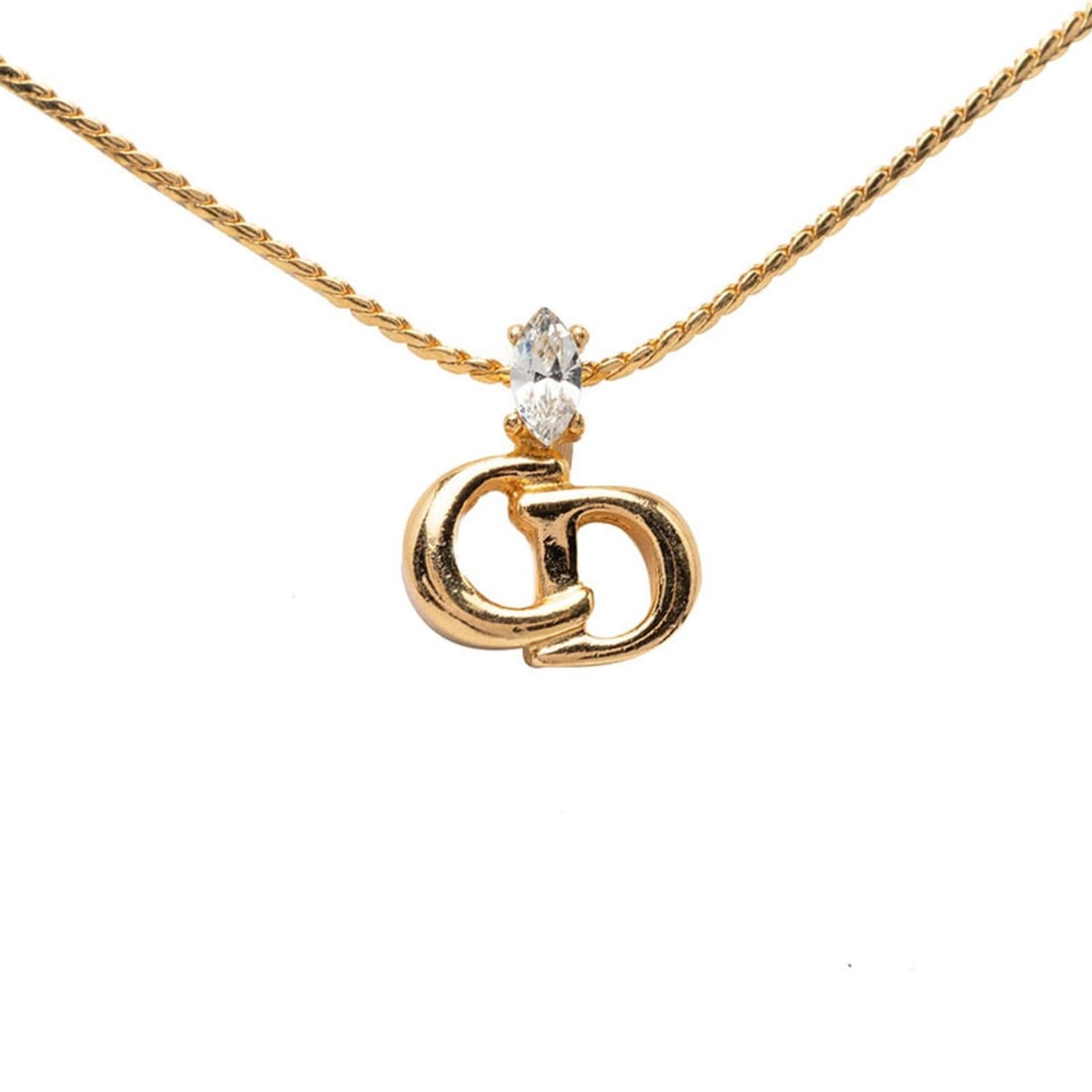 Christian Dior Dior CD logo necklace, gold plated, with rhinestones, for women.: --- Catalog ---Category: SizePendant Size: 14.8mm x 12.5mm / 0.58'' x 0.49''Neck Circumference: 44.5 cm / 17.51''Category: DesignColor: GoldGender: WomenNecklace Type: NecklaceCategory: GeneralBrand: 